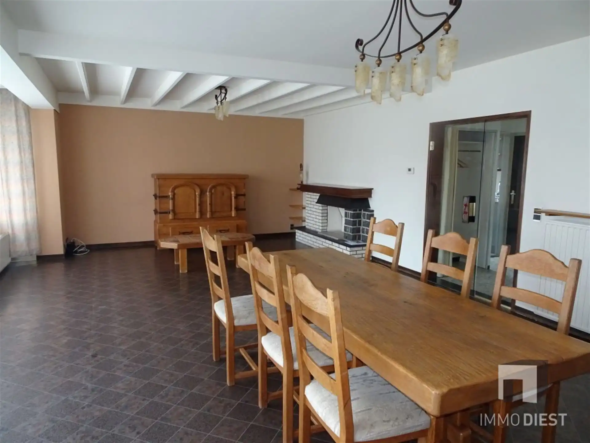 Zeer ruim appartement met 2 slaapkamers foto 4