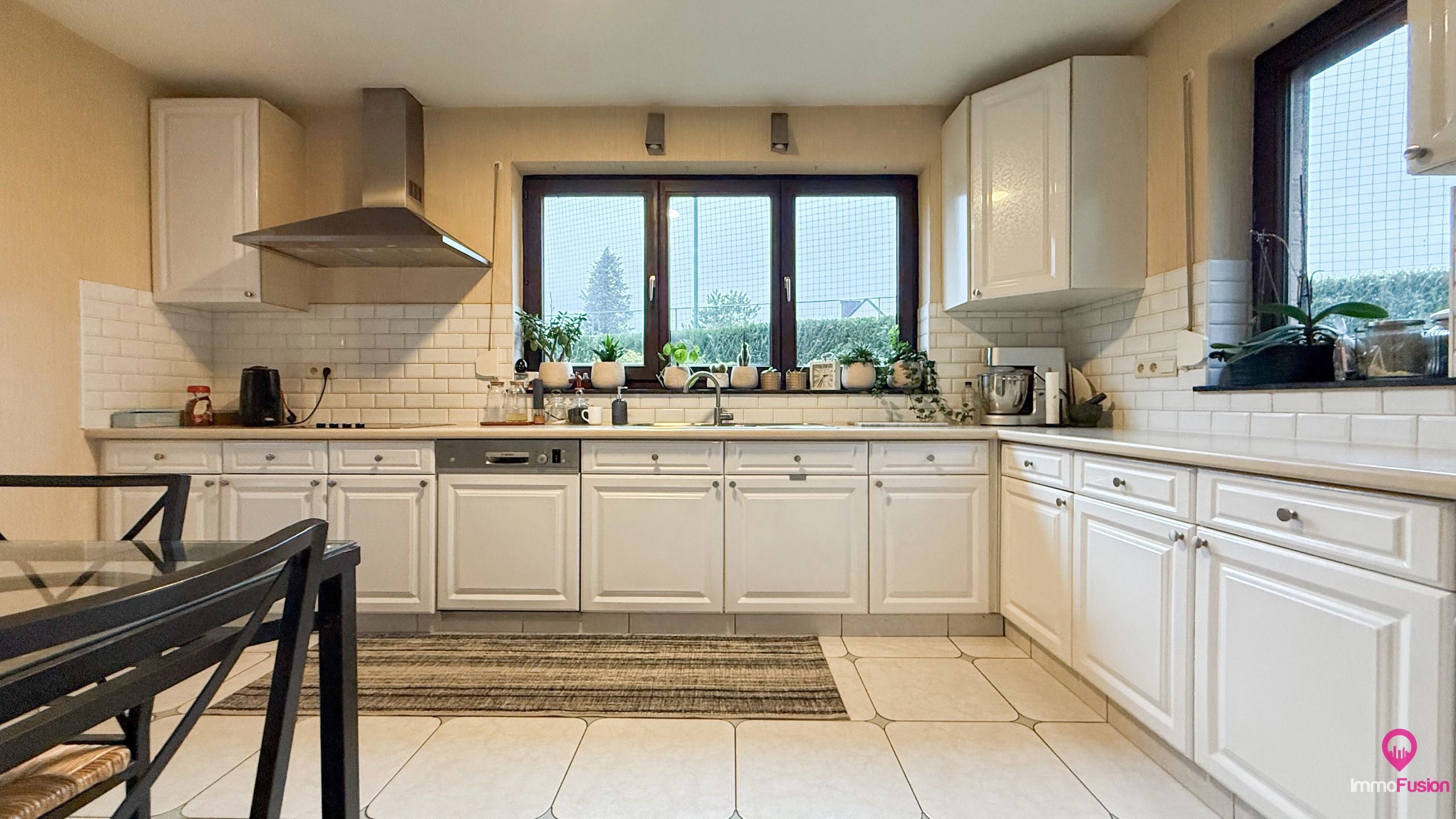 Ruime gezinswoning met 3 slaapkamers in rustige straat! foto 7