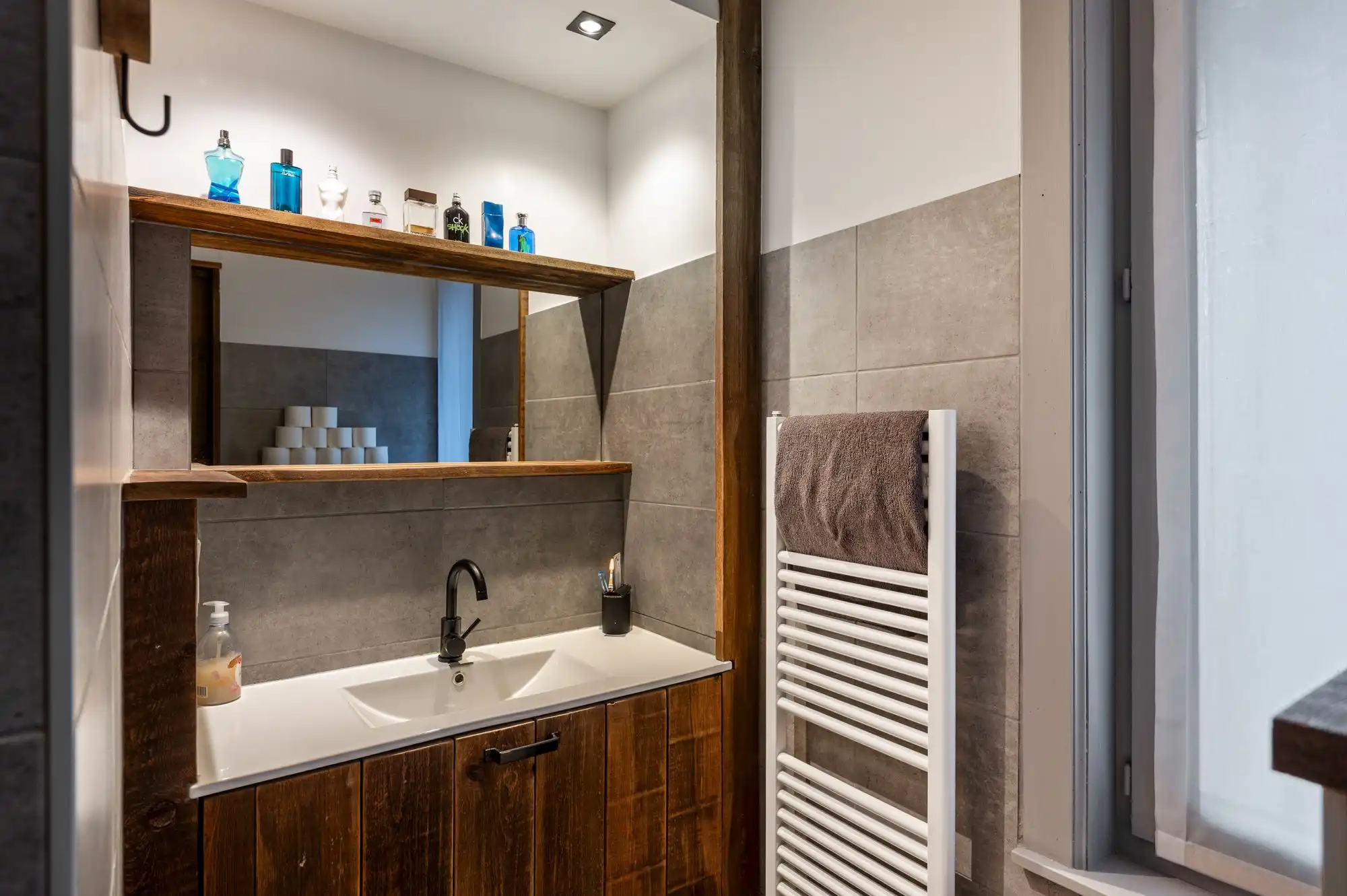 Trendy instapklaar appartement met twee slaapkamers én terras in Essen! foto 8