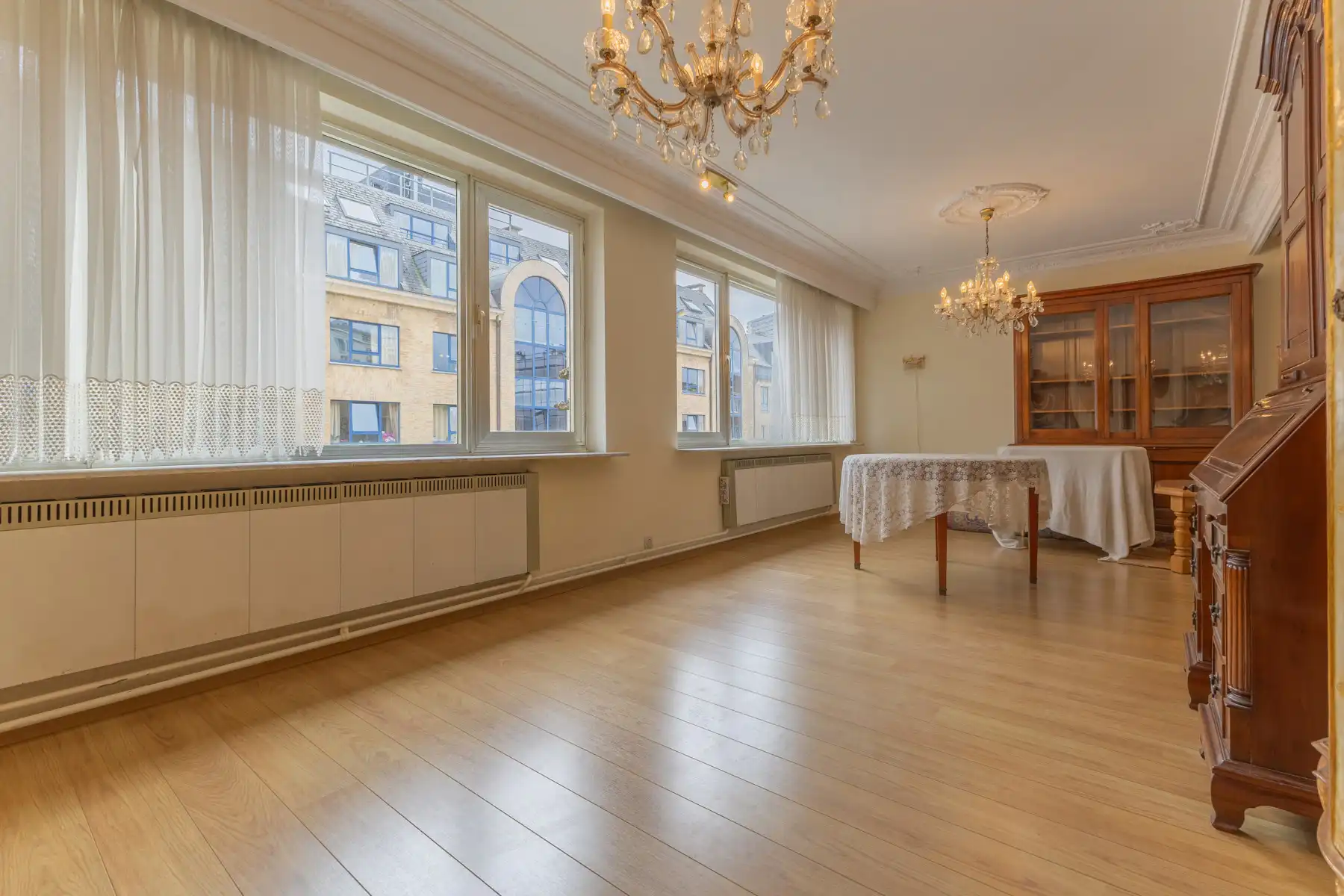 Zeer ruime woning met 5 slaapkamers, garage en tuin foto 9