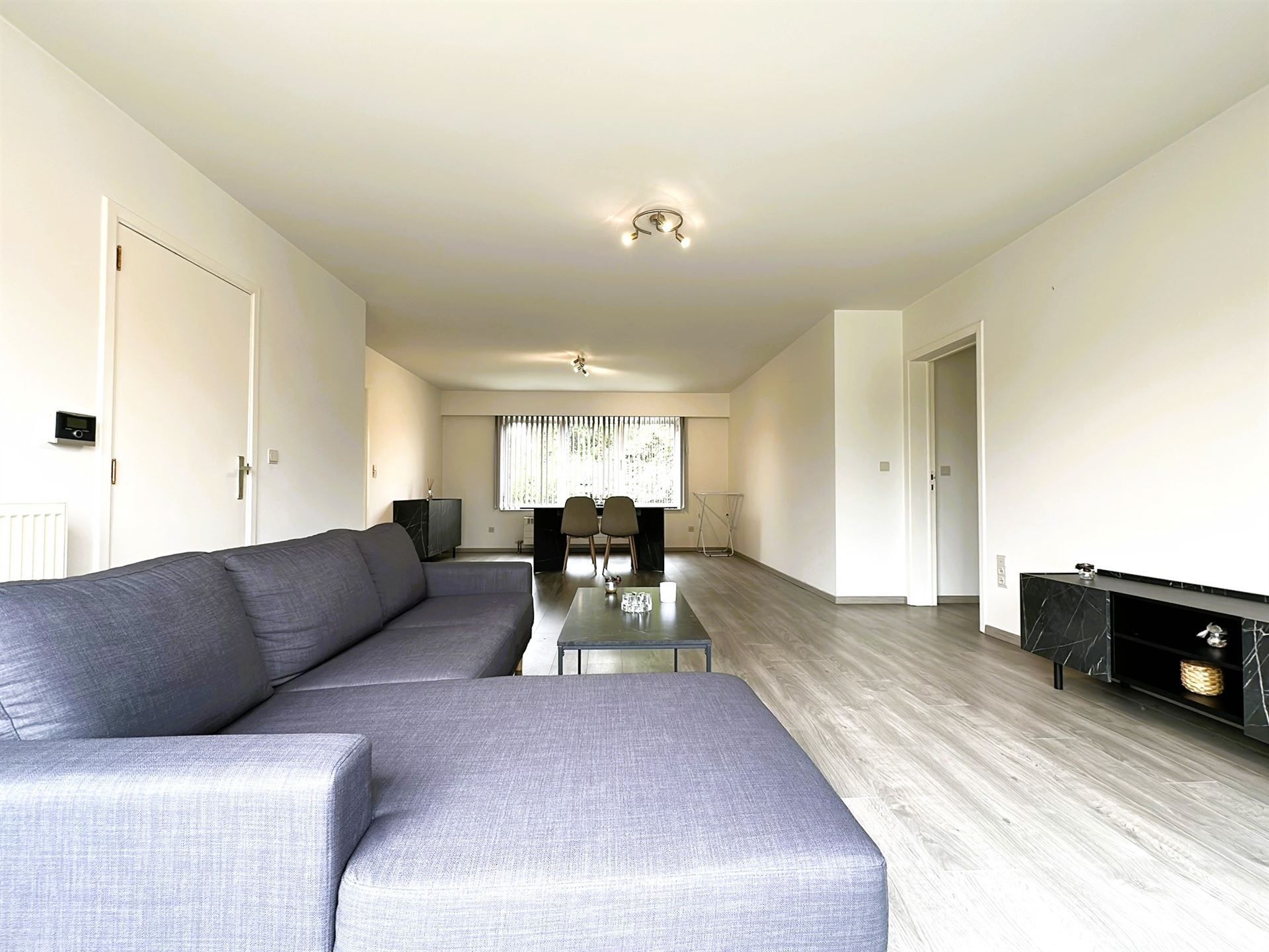 Ruim & lichtrijk appartement met 2 terrassen en garage in Lebbeke foto {{pictureIndex}}