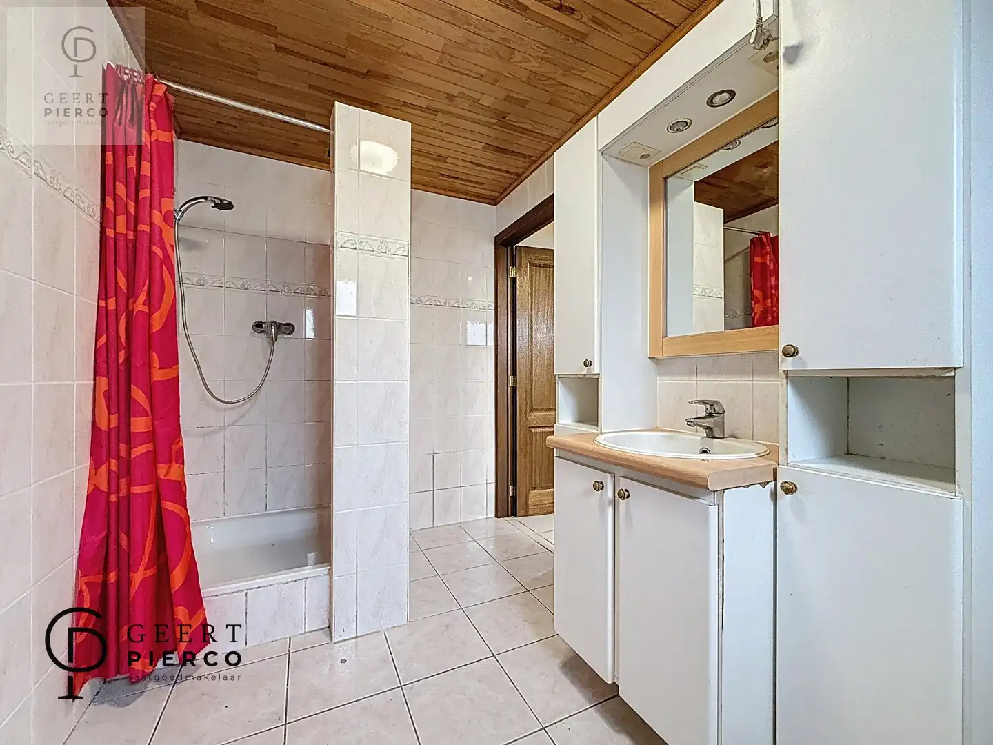 Eigentijdse woonst met ruime tuin foto 13