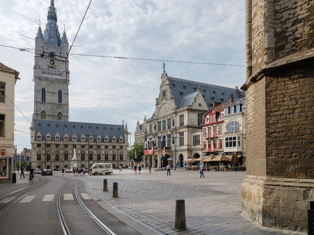Wabi Sabi naar de hand van architect Tatsuro Miki. Exclusief 1 slpk-appartement met ruim en groen terras in een prestigieus gebouw te Centrum Gent. foto 12
