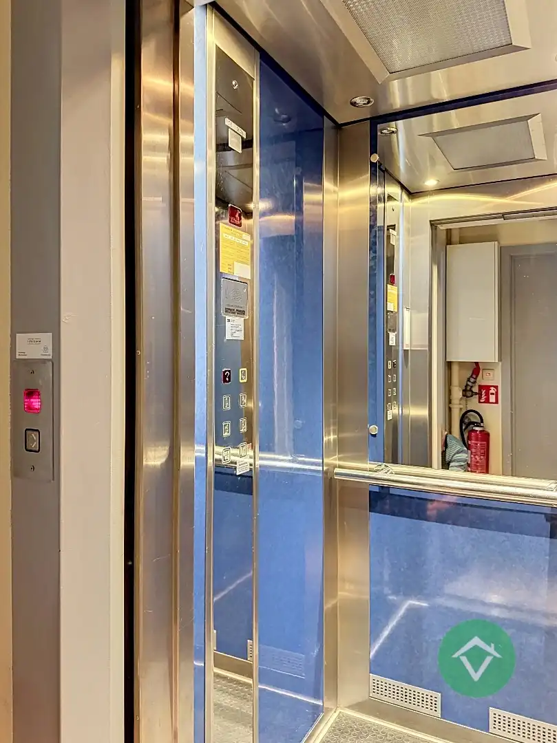 Instapklaar appartement met 2 slaapkamers en garage te Eernegem  foto 2