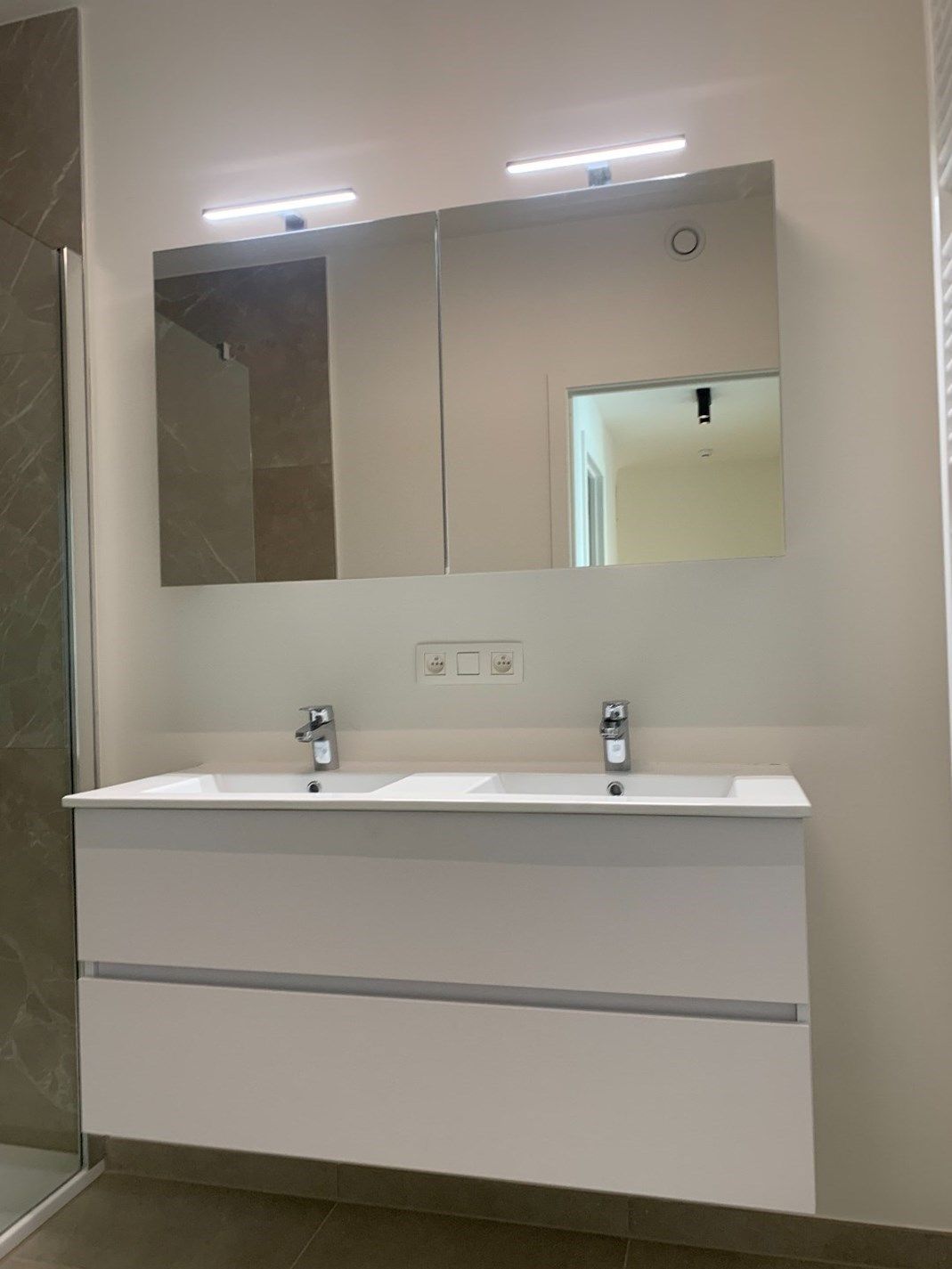 Rustig gelegen 2-slaapkamer appartement met open staanplaats foto 8