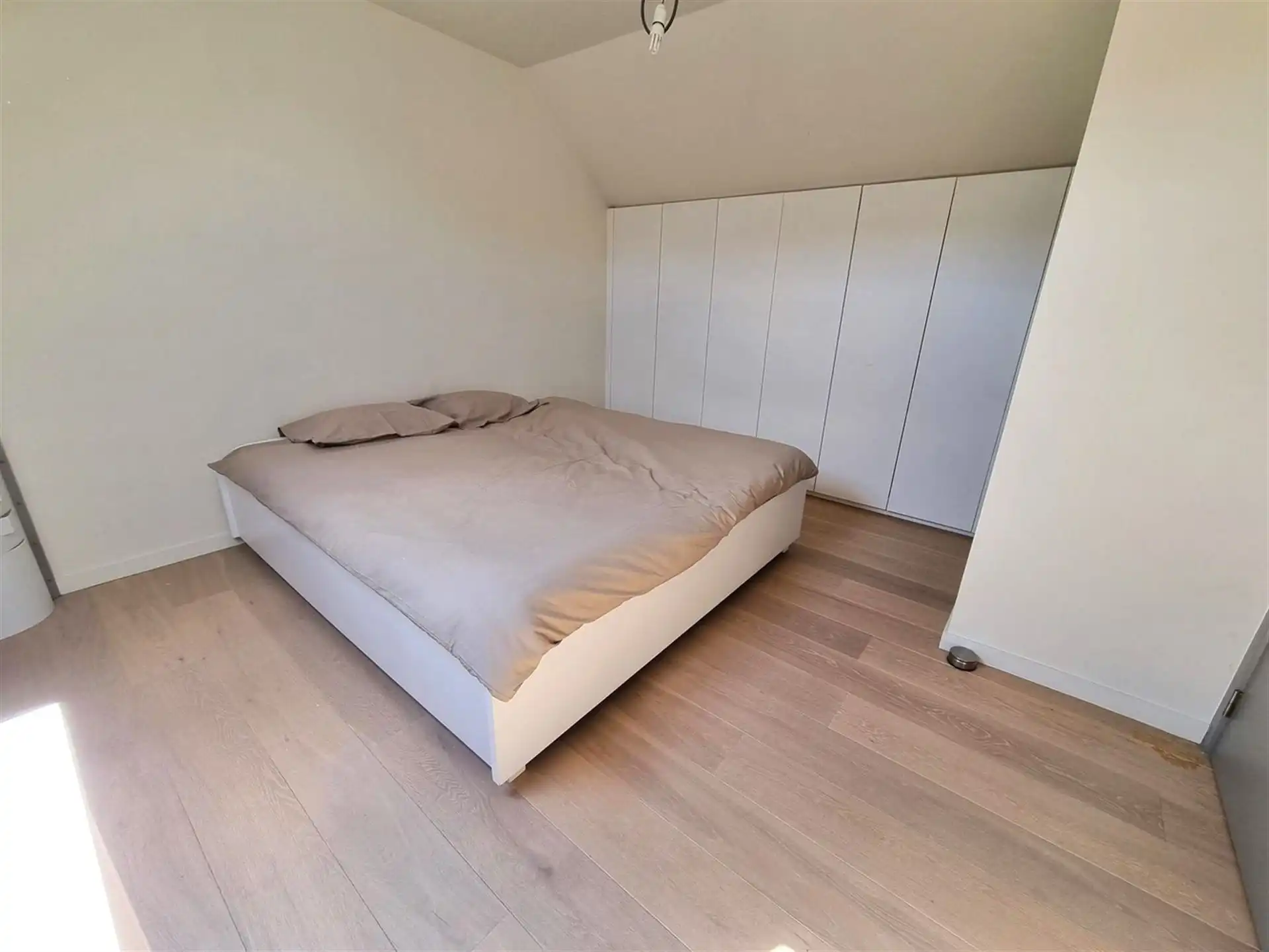 Prachtige villa woning, 5 slks, rustig gelegen met zonnige, diepe tuin voorzien van zwembad en poolhouse. foto 26