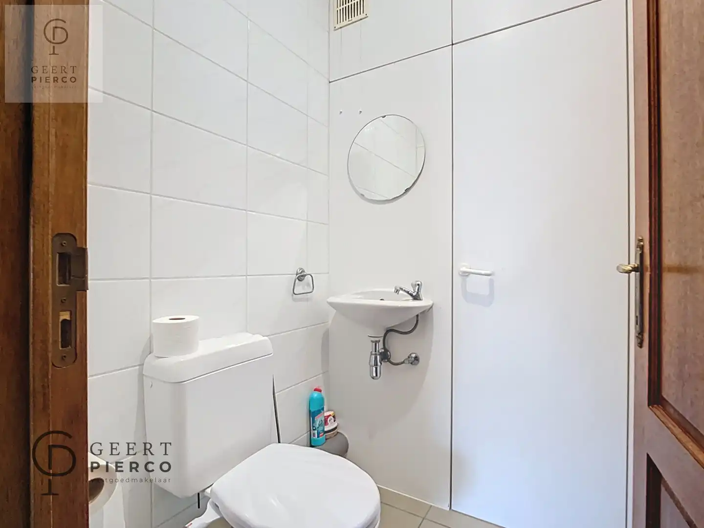 Aan Sint-Anneke 26 bus 102 te Sint-Truiden treffen we dit ruime appartement met drie slaapkamers en kelder. De centrale ligging (200m van Grote Markt) zorgt voor een optimaal bereik van winkels, station, scholen en eveneens de groene omgeving van de stadsvesten en het stadspark. foto 12