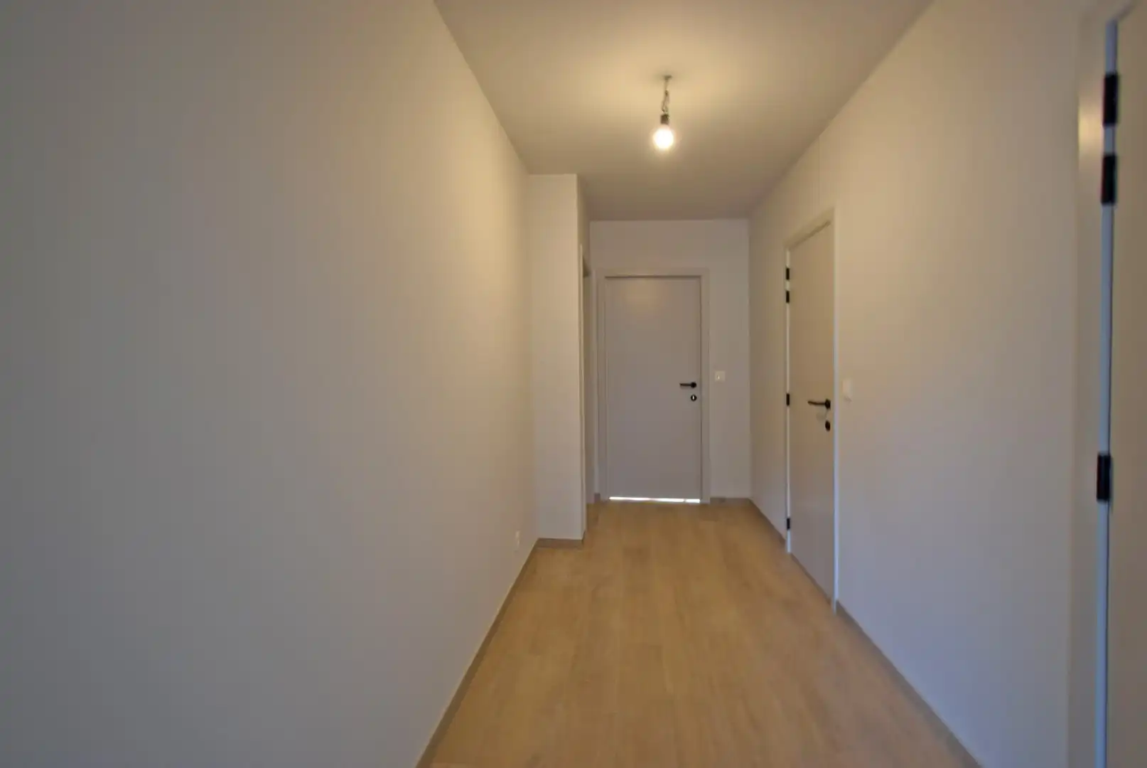 VOLLEDIG GERENOVEERD APPARTEMENT MET GARAGE foto 7