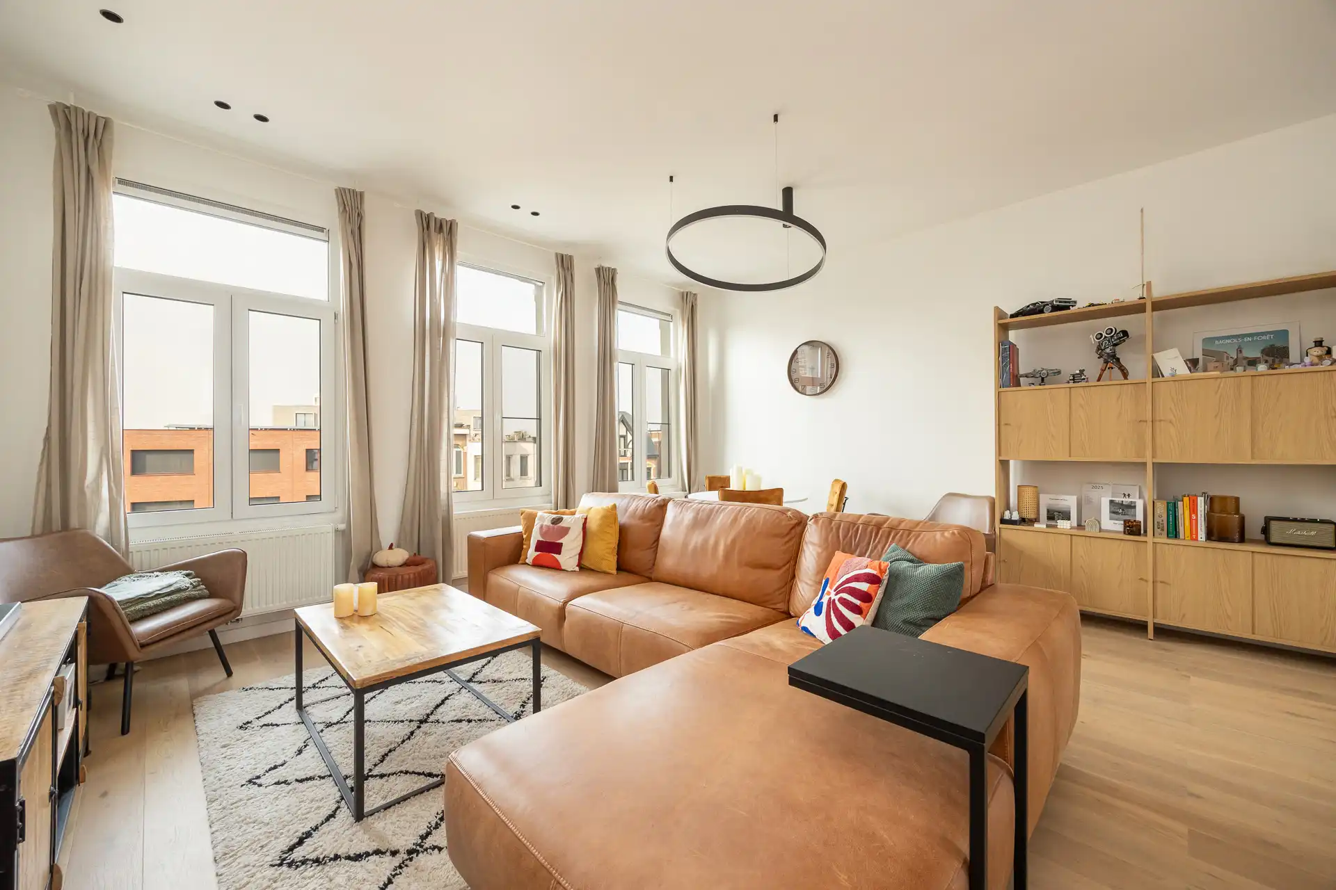 Prachtig gerenoveerd appartement met uniek dakterras! foto {{pictureIndex}}