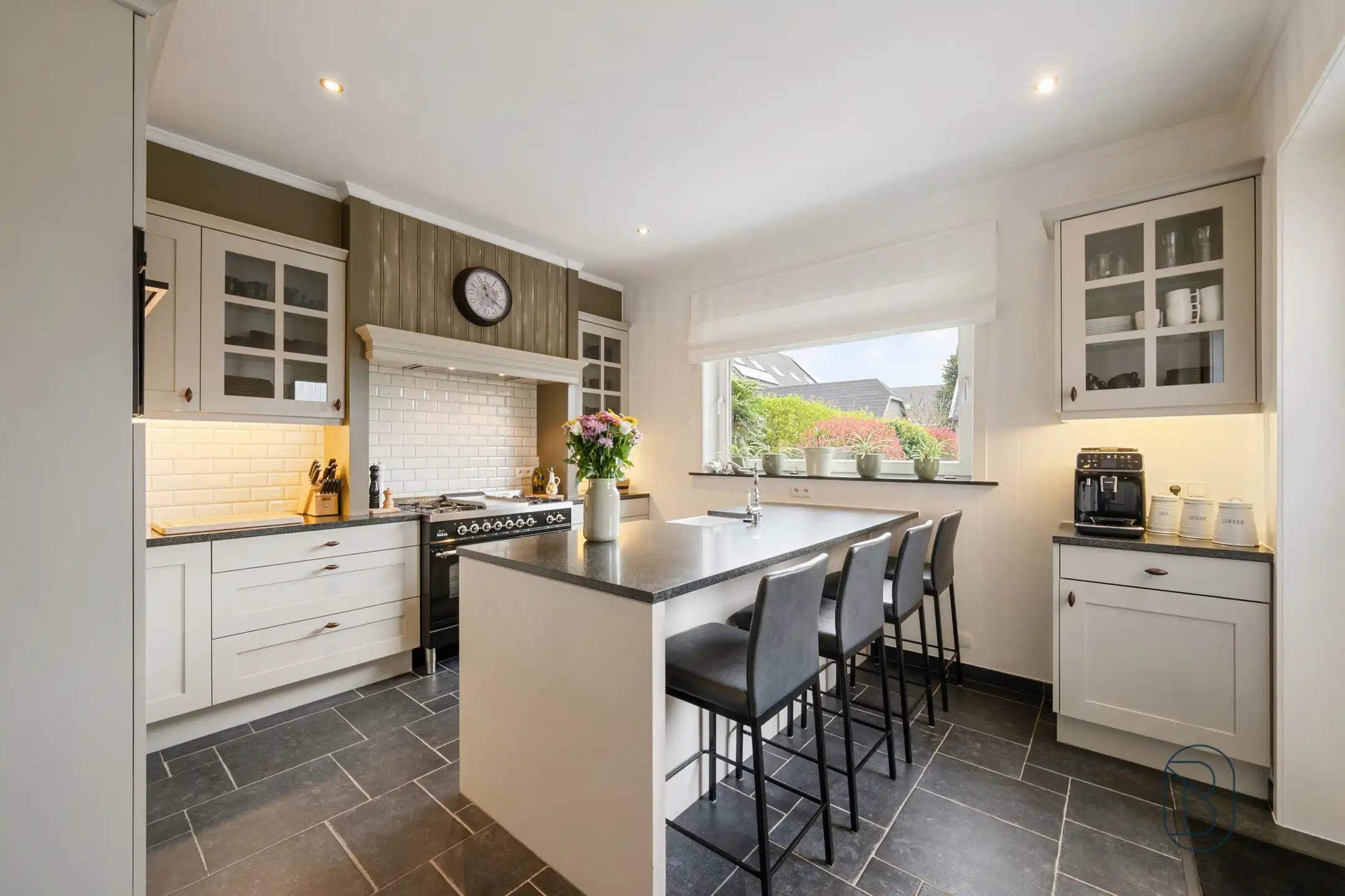 Instapklare energiezuinige woning met garage in Heule foto {{pictureIndex}}