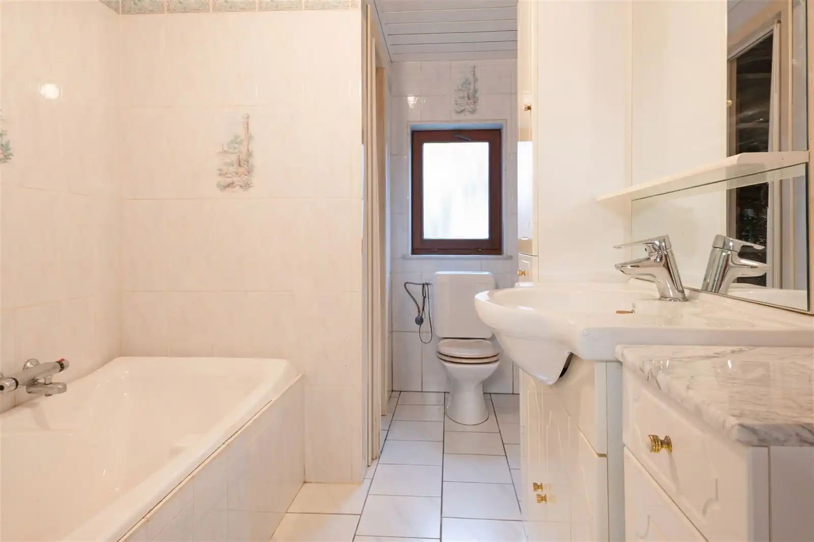 Deels te renoveren stadswoning met tuin op 1are19 foto 7