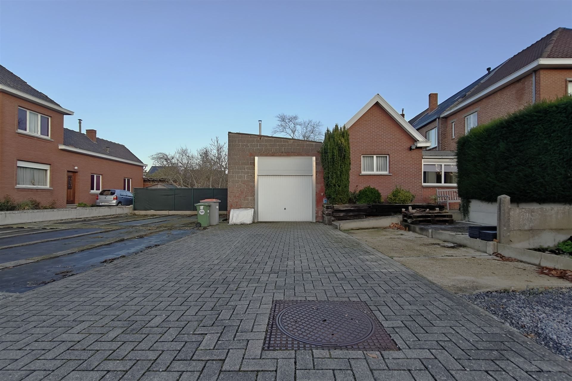 Nette, op te frissen hoekwoning (5a70ca) met mogelijkheden op gunstige locatie te Munsterbilzen foto 4