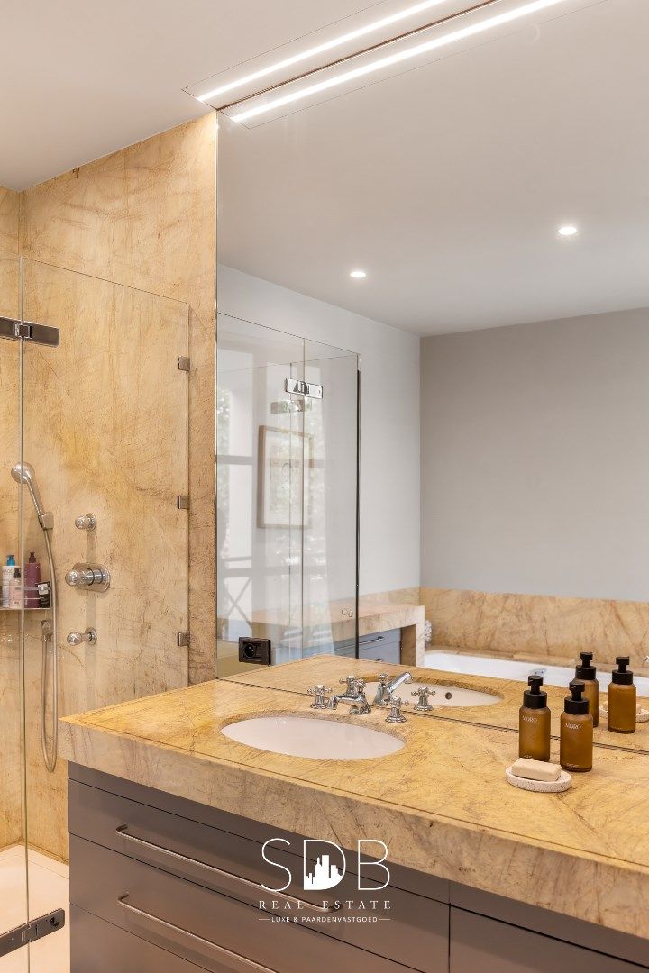 Prachtige villa met hippische accommodatie en graslanden op +/- 23 ha foto 23