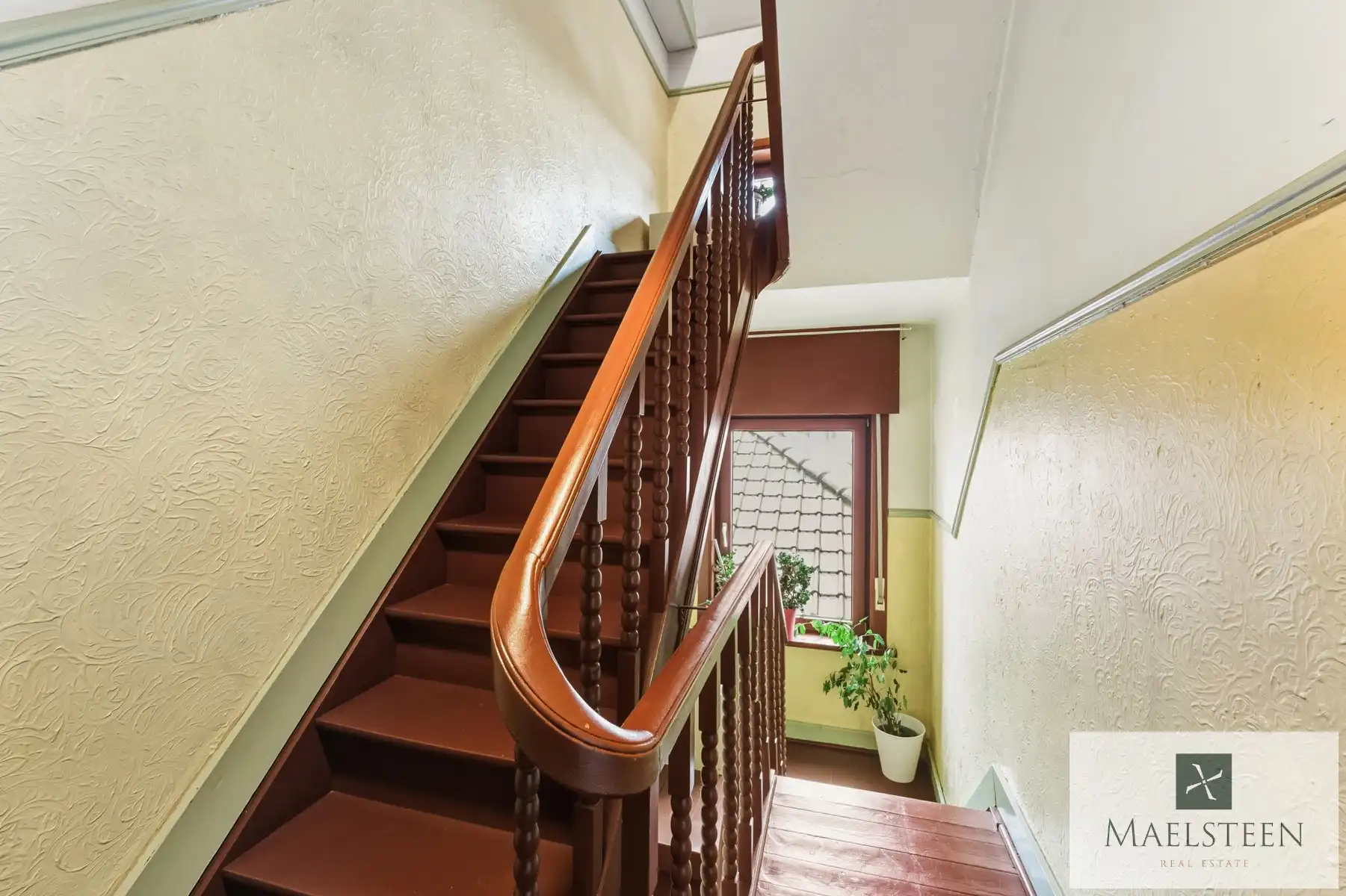 Op te frissen huis met 4 slaapkamers te Assebroek Brugge foto 12