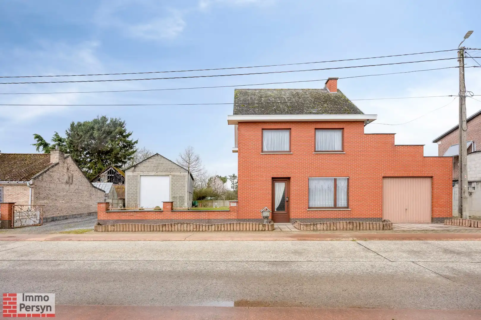 Hoofdfoto van de publicatie: Vrijstaande woning met werkplaats op ruim perceel in landelijke omgeving