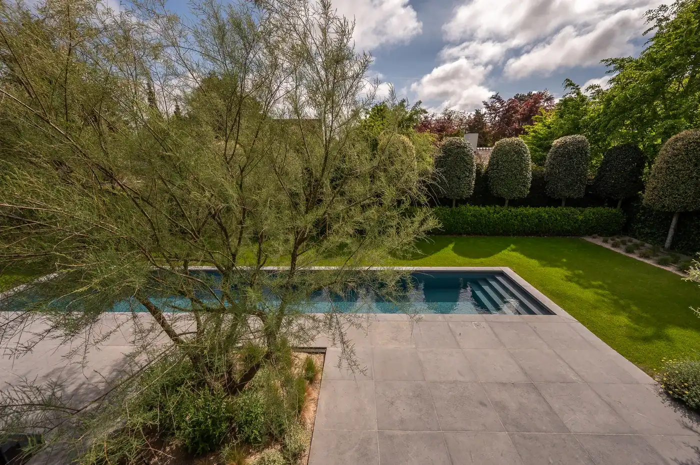 Luxueus gerenoveerde villa met zwembad op een toplocatie in een rustige residentiële wijk van het Zoute. foto 30