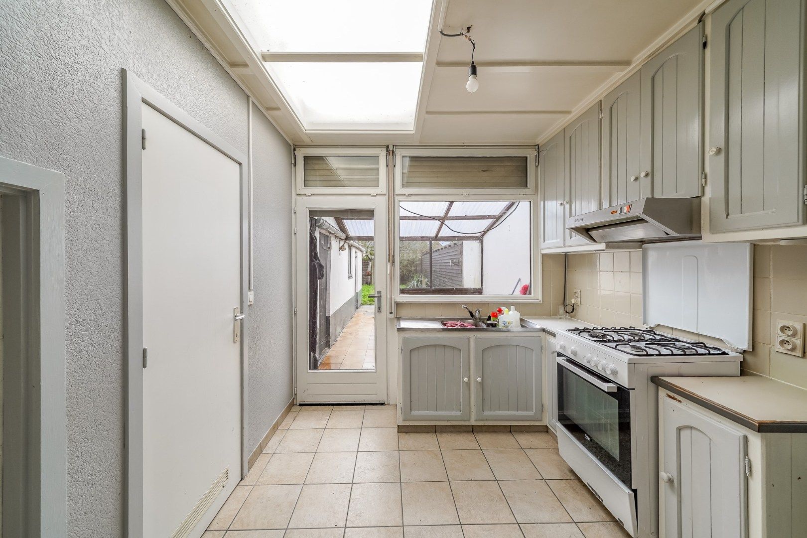 Te renoveren gezinswoning met potentieel! foto 8