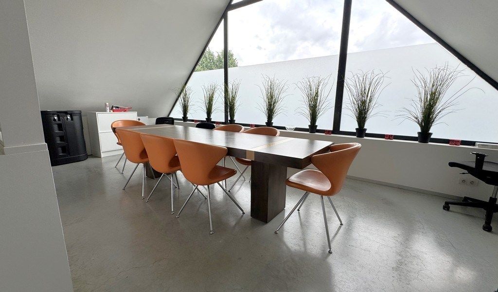 Instapklaar kantoor met terras te huur in Sint-Martens-Latem foto 13
