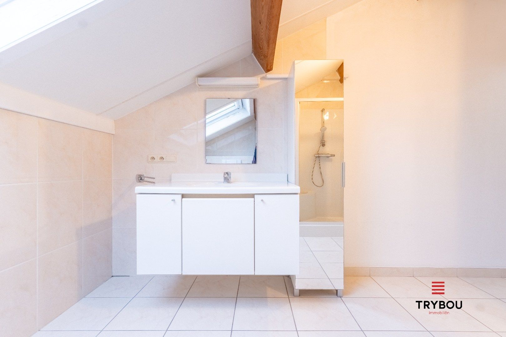 Karaktervolle gezinswoning met 4 slaapkamers op toplocatie foto 14