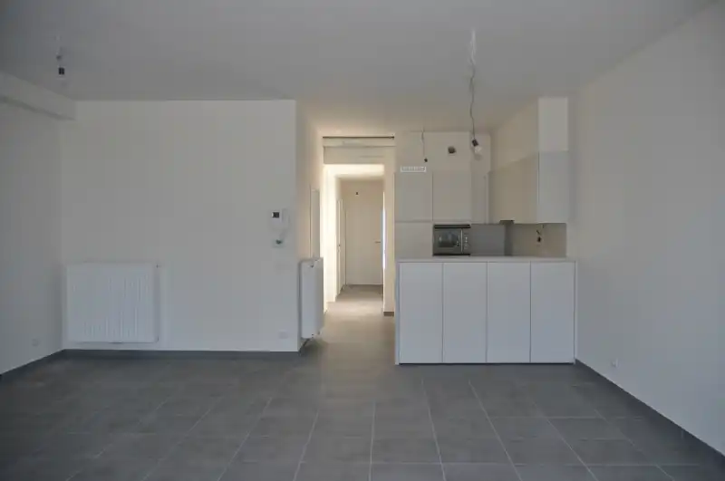 Prachtig en ruim energiezuinig appartement op het gelijkvoers met ruime privé-terras. foto {{pictureIndex}}