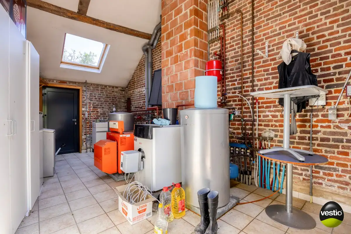 EXCLUSIEVE HOEVE MET MEERDERE WOONGEDEELTES, ATELIER, STALLING en AANPALENDE WEIDE OP CA. 1,6 HECTARE NABIJ DOMEIN NIEUWENHOVEN. foto 81
