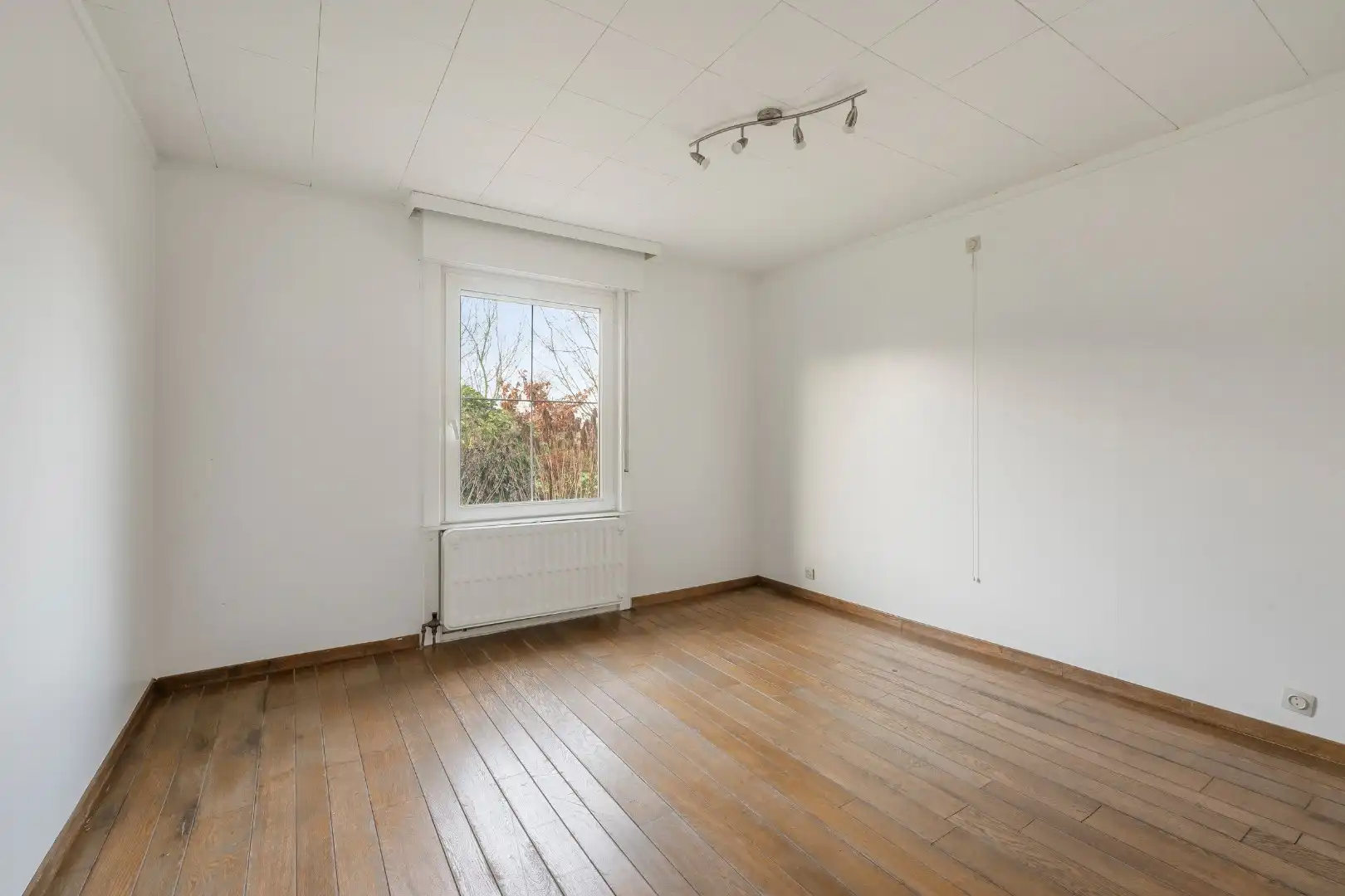 Gelijkvloerse woning met 3 slaapkamers, ruime garage en tuin. foto 10