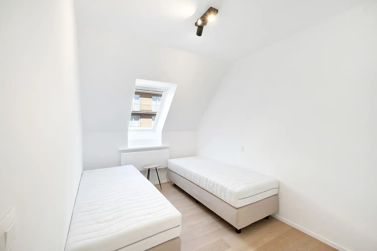 Uitzonderlijk duplex appartement met 4 slaapkamers en groot terras net achter de Zeedijk in Duinbergen foto 17
