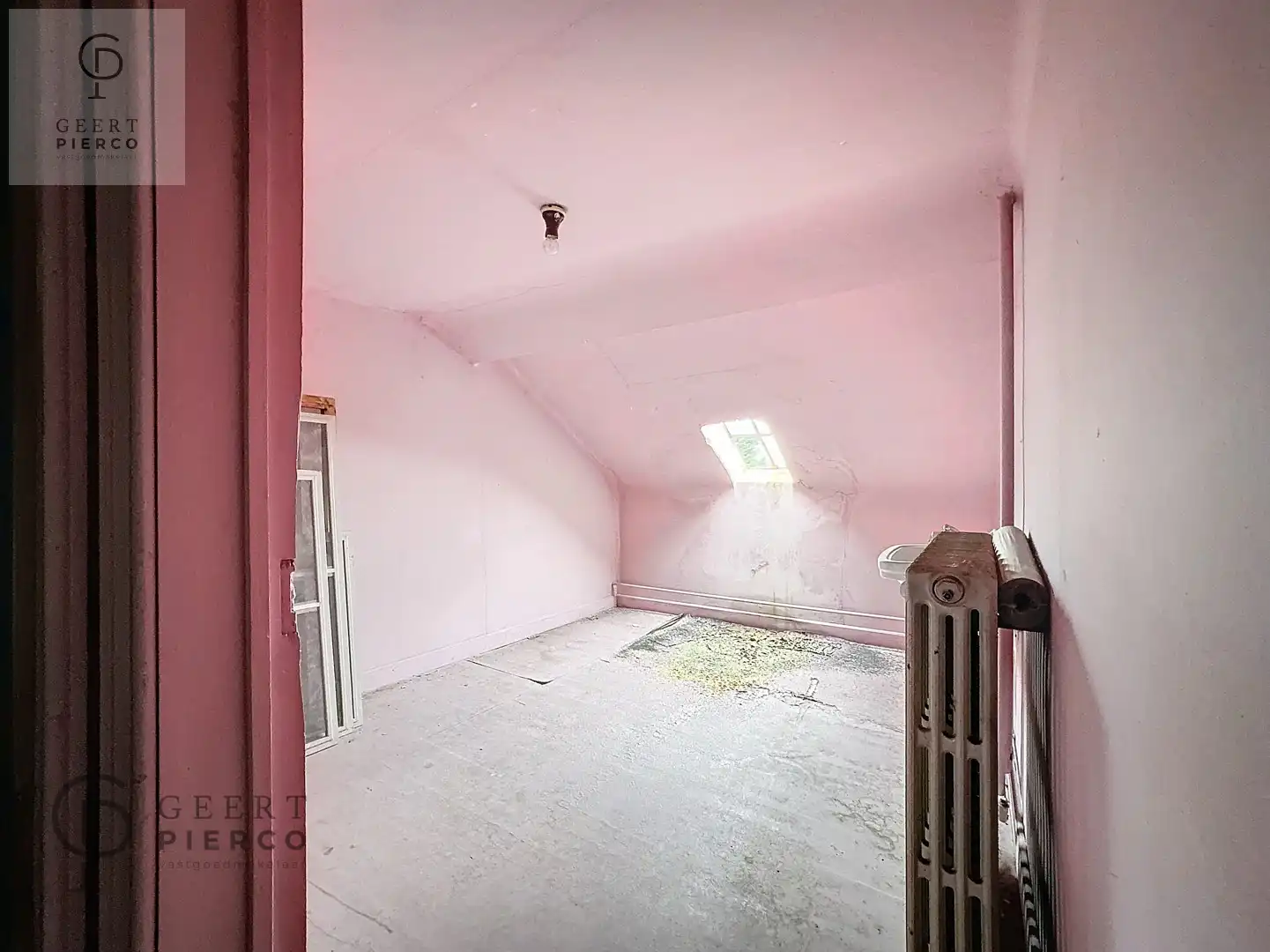 Ruim handelspand met ruim appartement foto 25