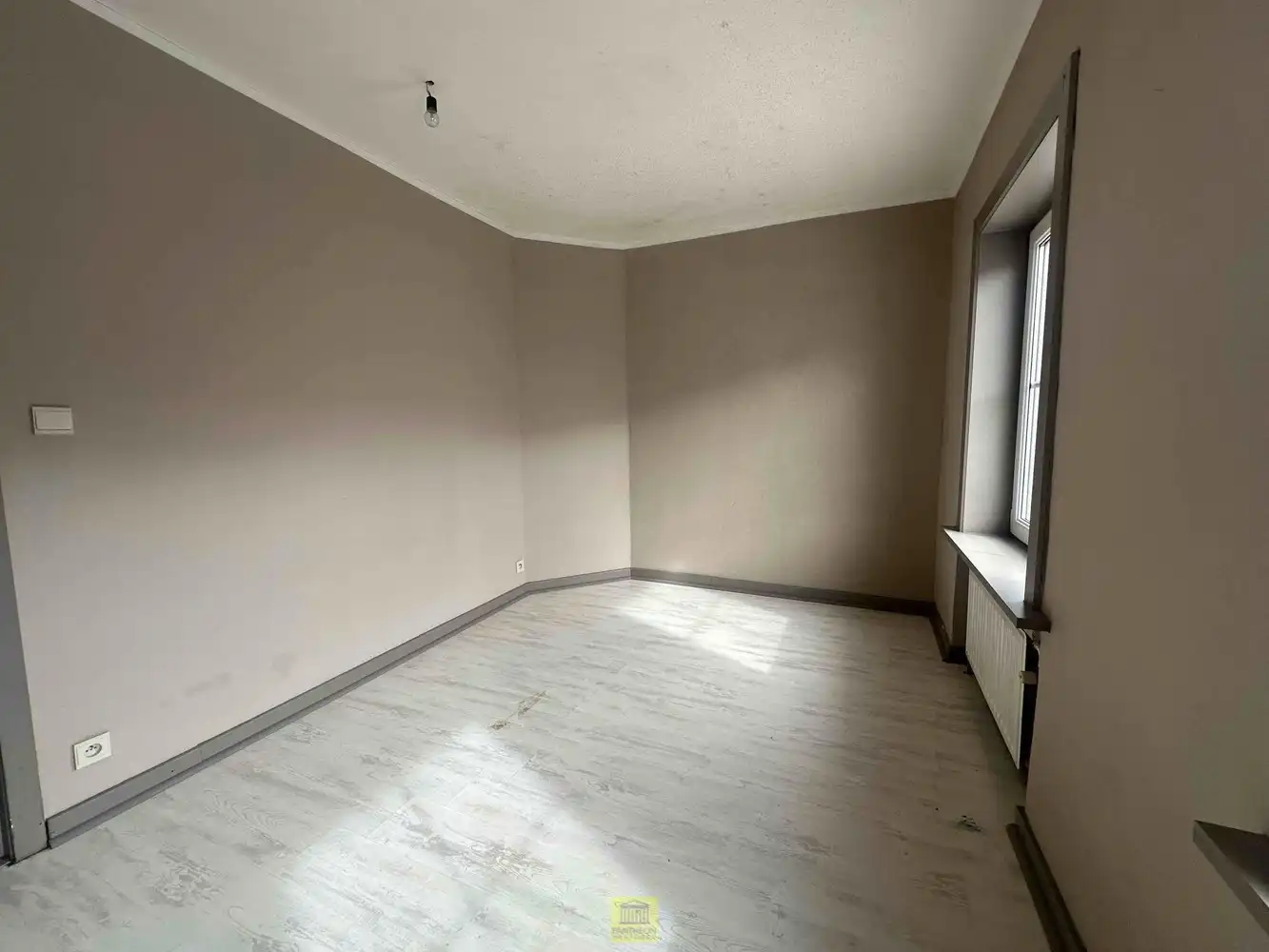 Commerciële ruimte met ruim appartement foto 4