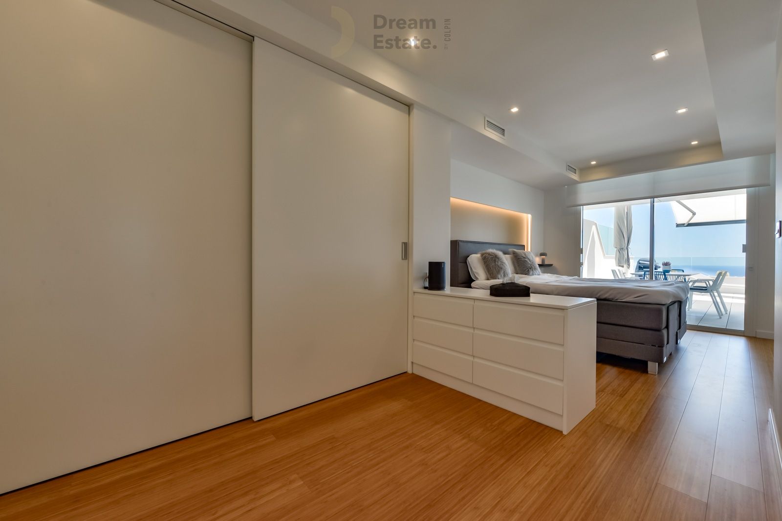 Modern appartement met adembenemend zeezicht foto 18