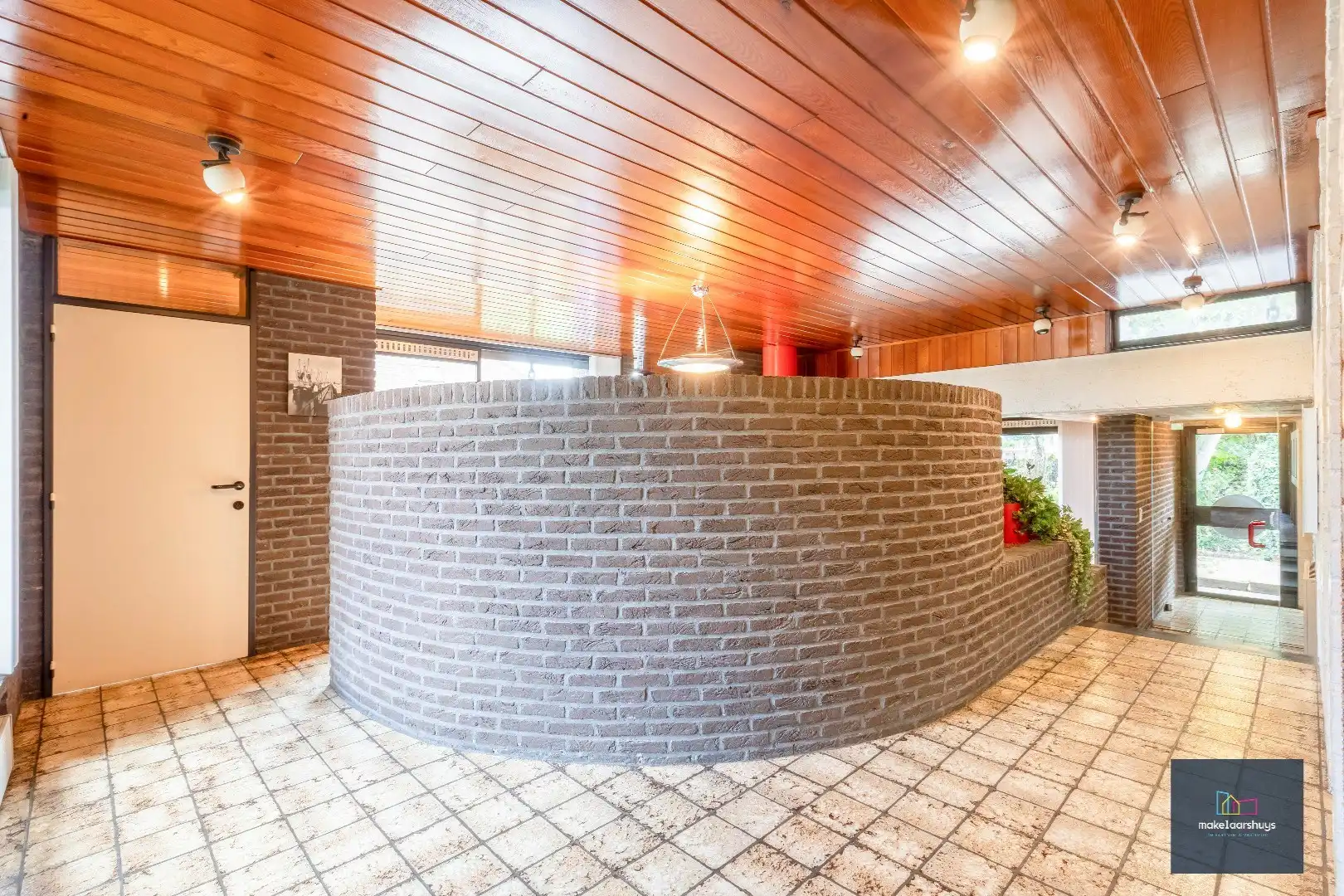 Architecturale woning op een rustige ligging foto 5