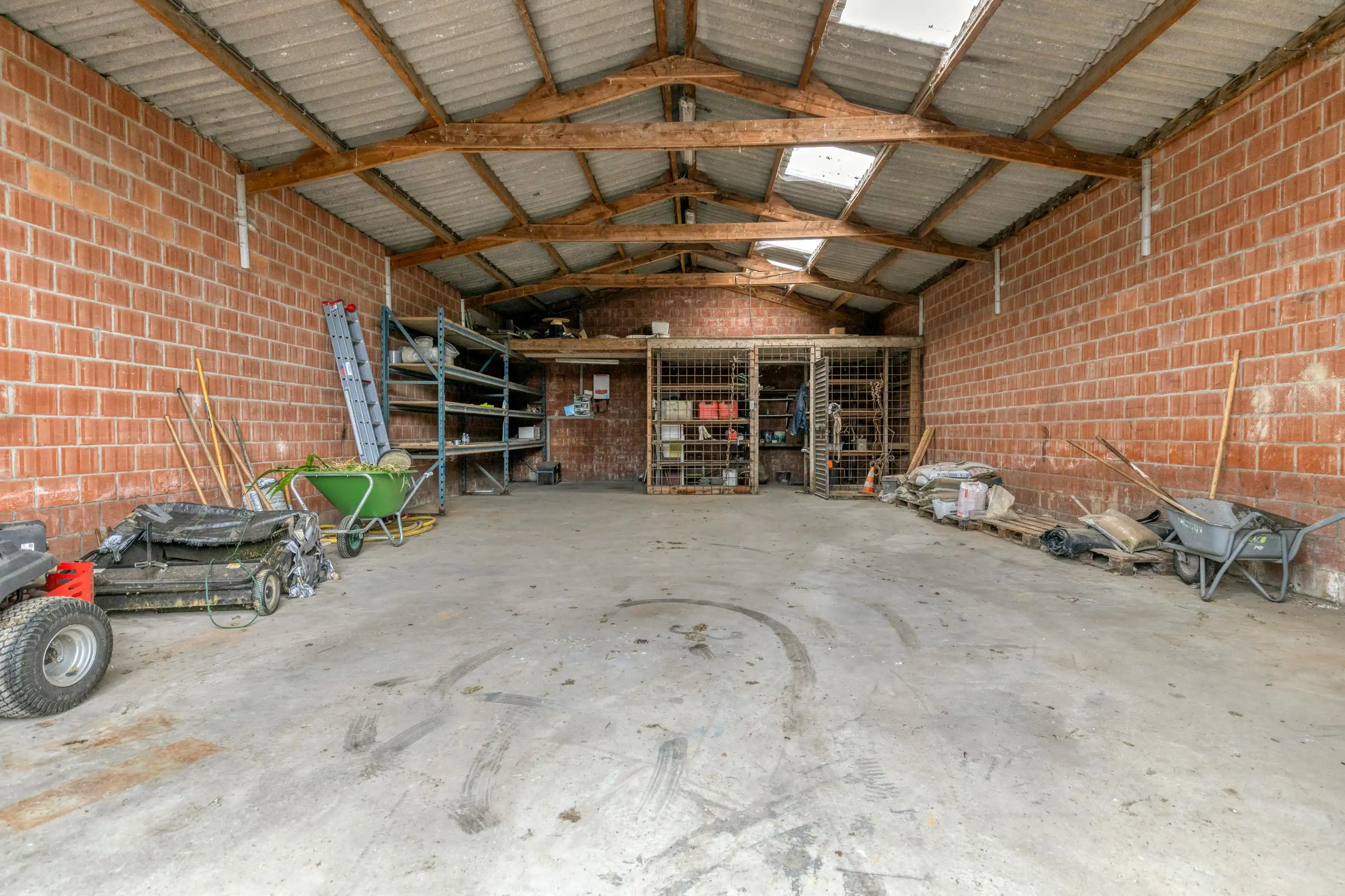 Huis met magazijn op een rustige locatie in Zwevezele foto 20