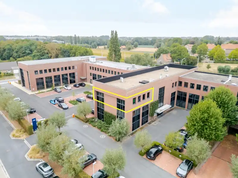 Lichtrijke kantoorruimte te Roeselare foto 3
