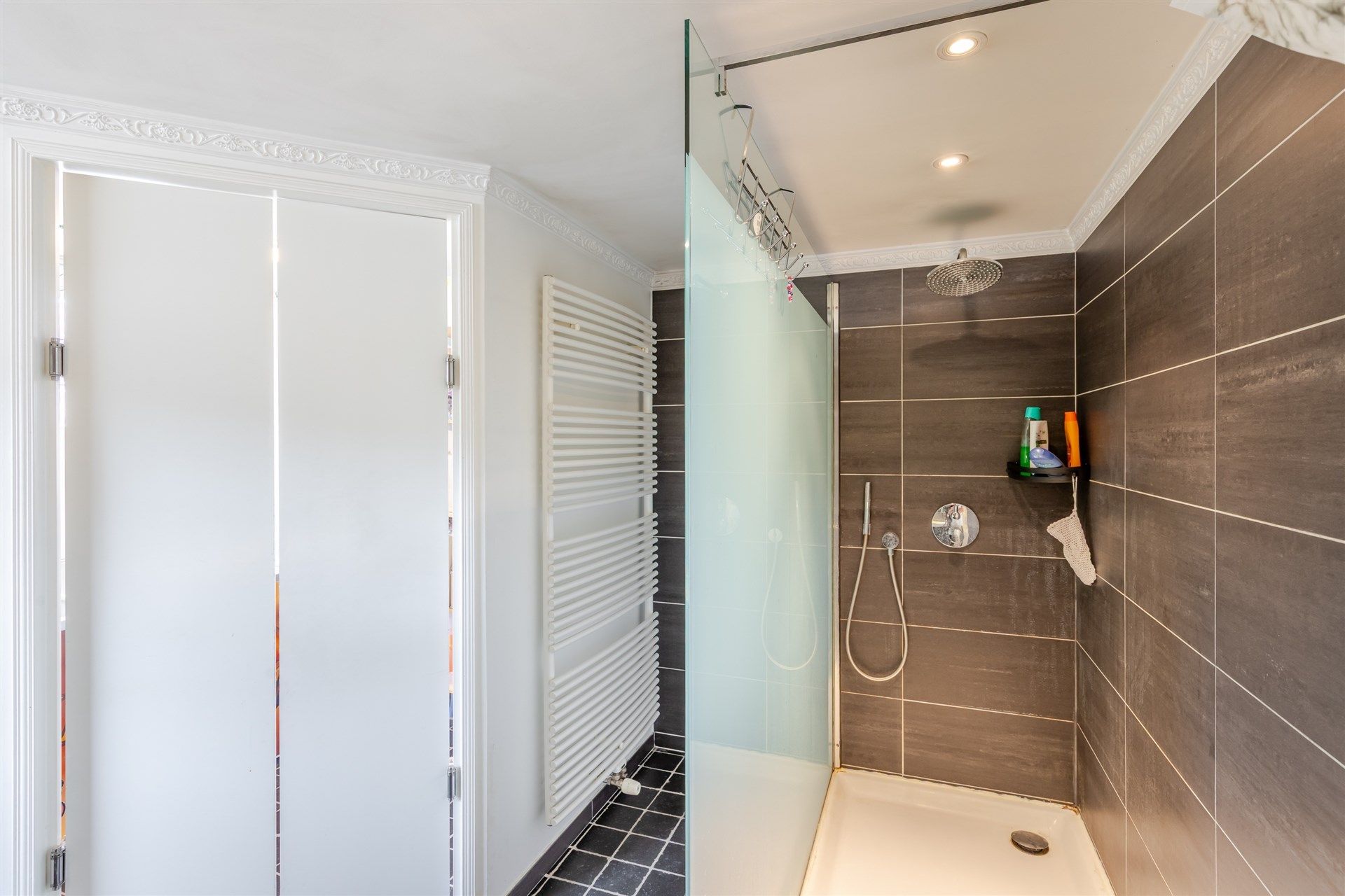 Instapklare woning met 2 slaapkamer en gezellige koer foto 14