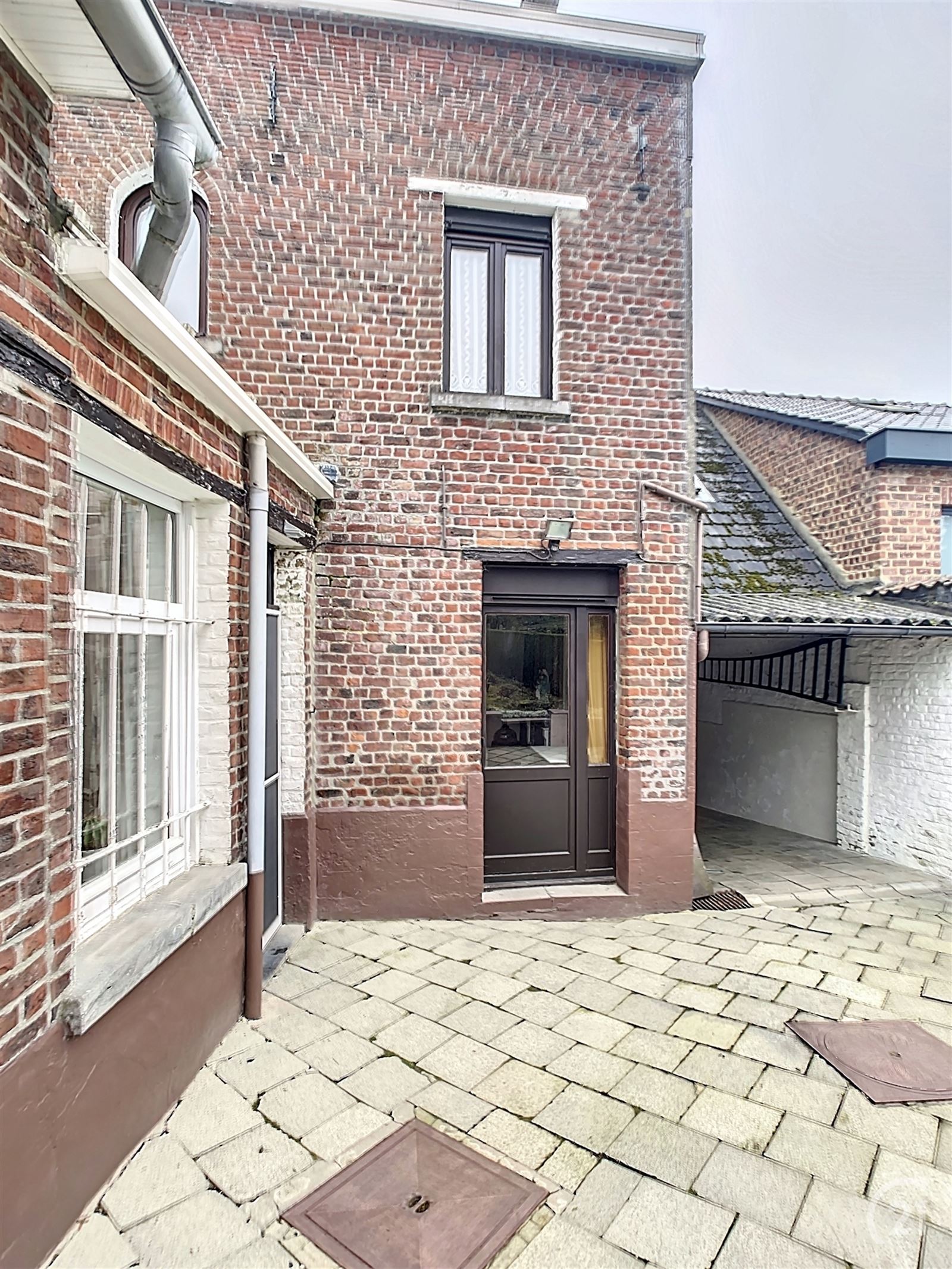 Te renoveren gezinswoning met tuin en weide op 35are40 foto 3