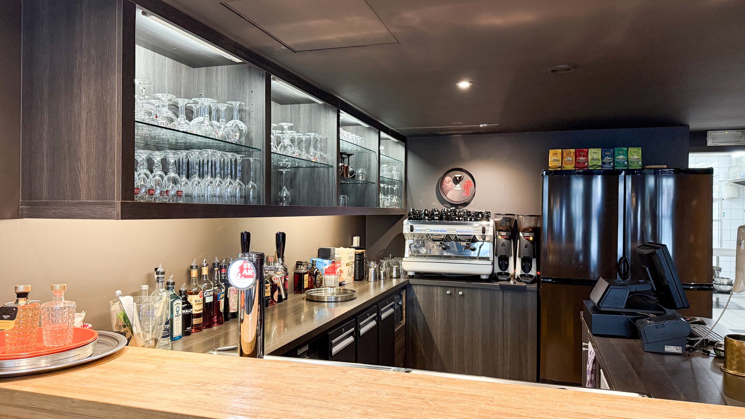 Horecapand met volledige inrichting op goed gelegen locatie! foto 11