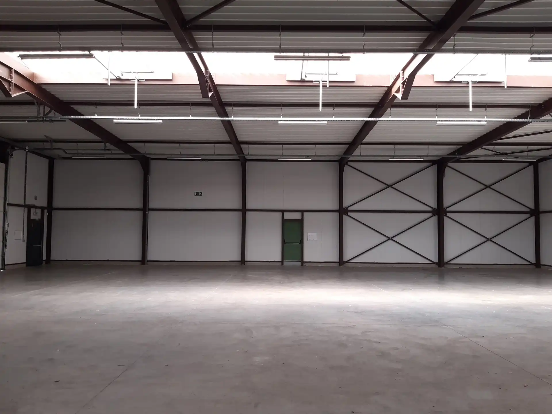 Bedrijfsunit van 575 m² te huur in Sint-Truiden. foto 9