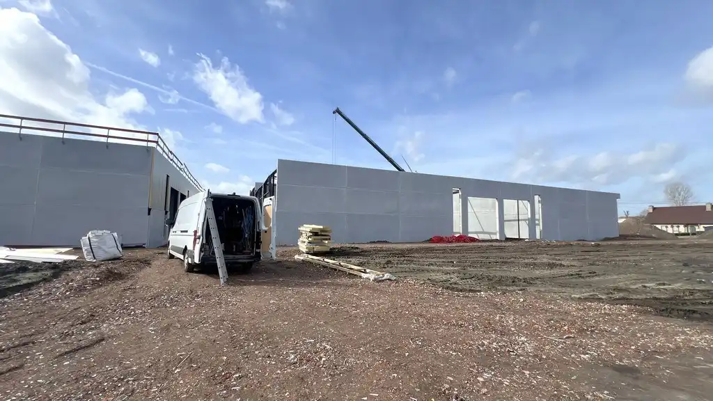 Nieuwbouw KMO-unit te koop in Bizzpark Doornzele foto {{pictureIndex}}