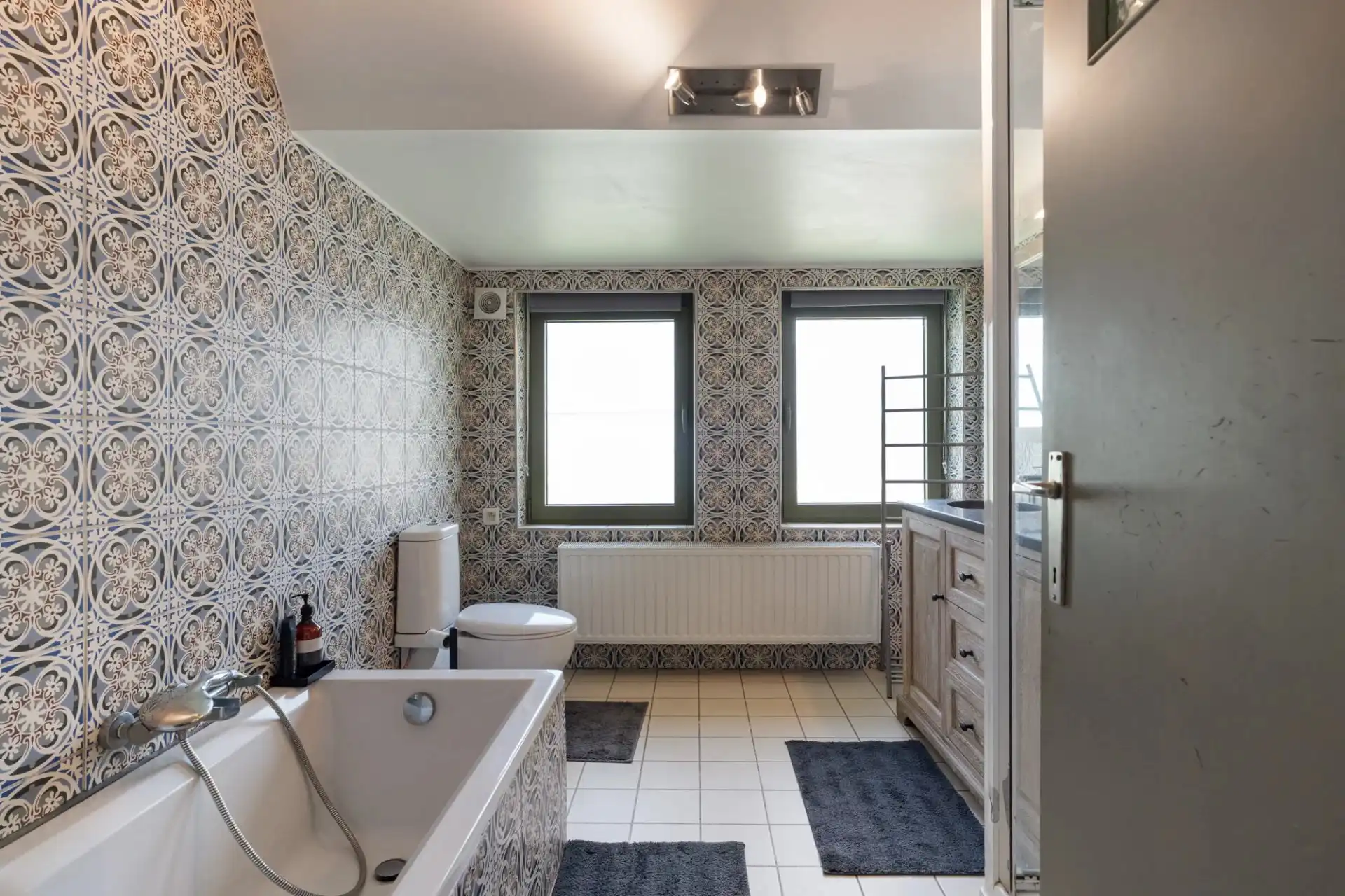 Vernieuwde gezinswoning met tuin en dubbele garage te Herk-de-Stad foto 11