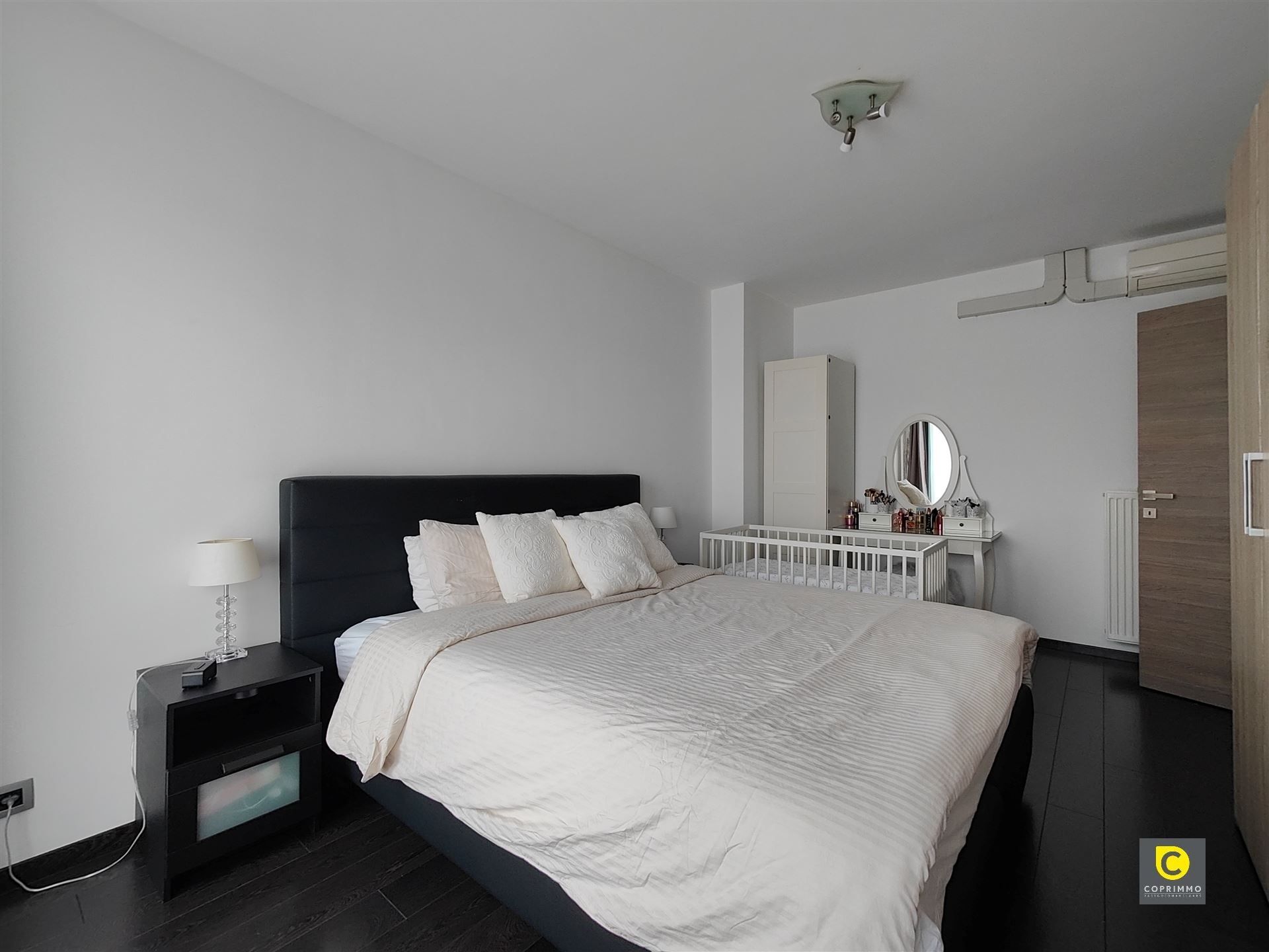 Ruim 2 slaapkamer app + autostaanplaats! foto 5