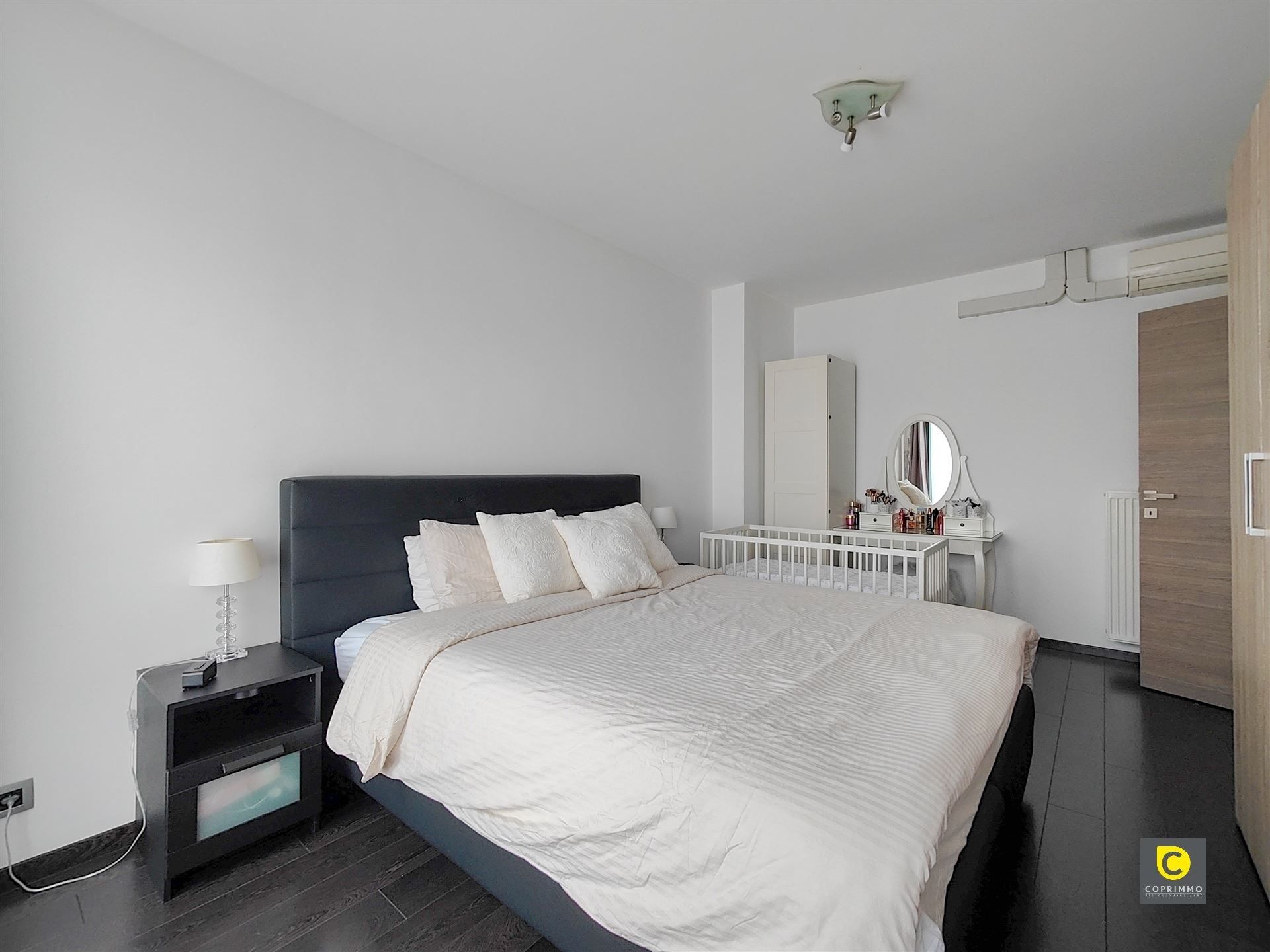 Ruim 2 slaapkamer app + autostaanplaats! foto 5