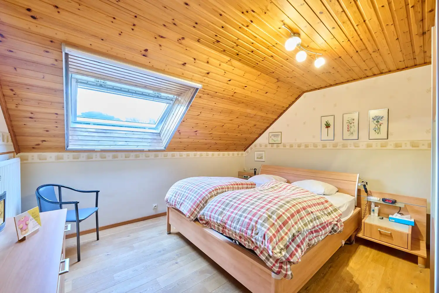 Residentieel en op een uitgestrekt perceel gelegen vernieuwde woning met 3/4 slaapkamers foto 21