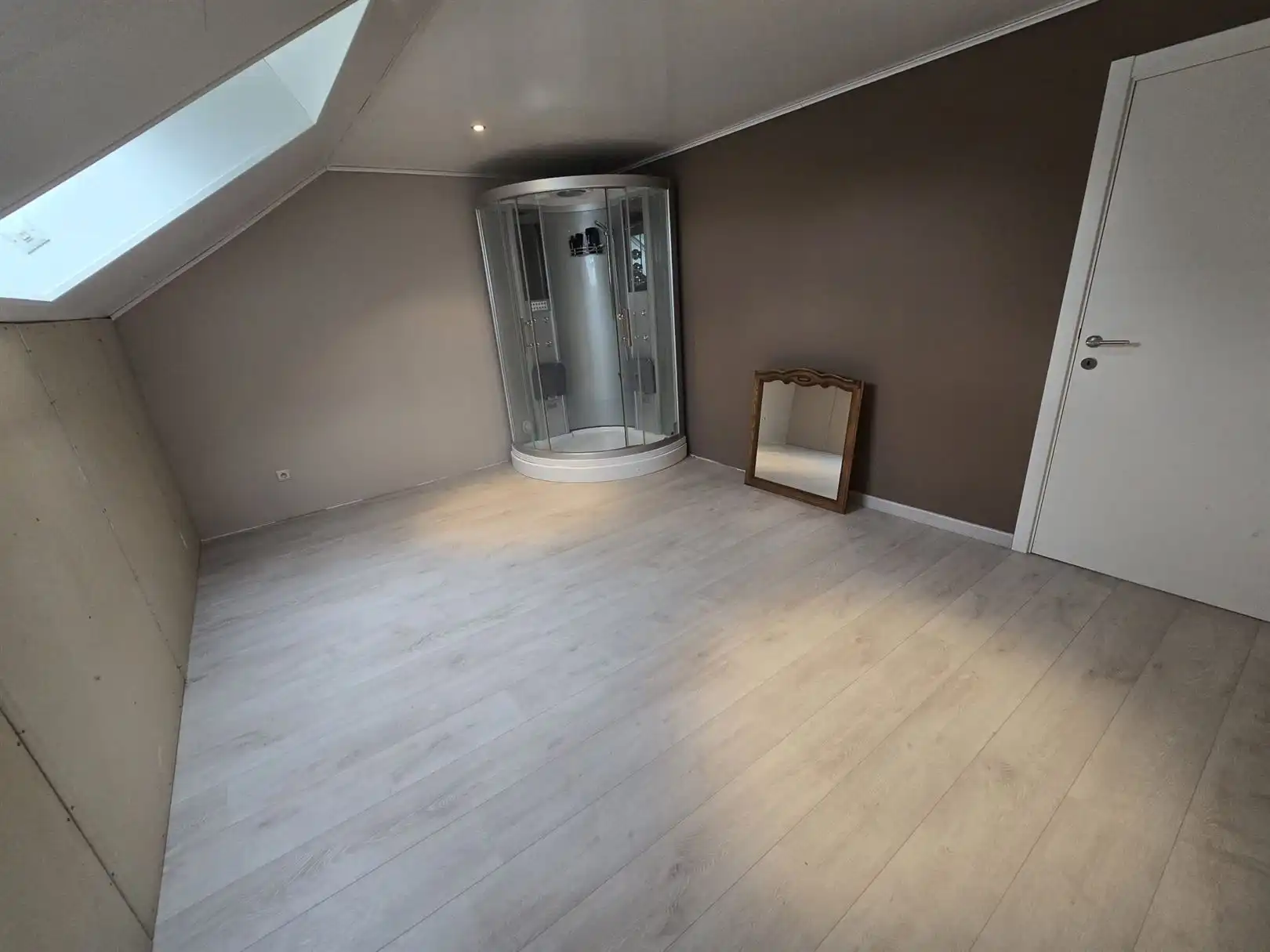 Ruime woning met 5 slaapkamers gelegen aan de E313 foto 17