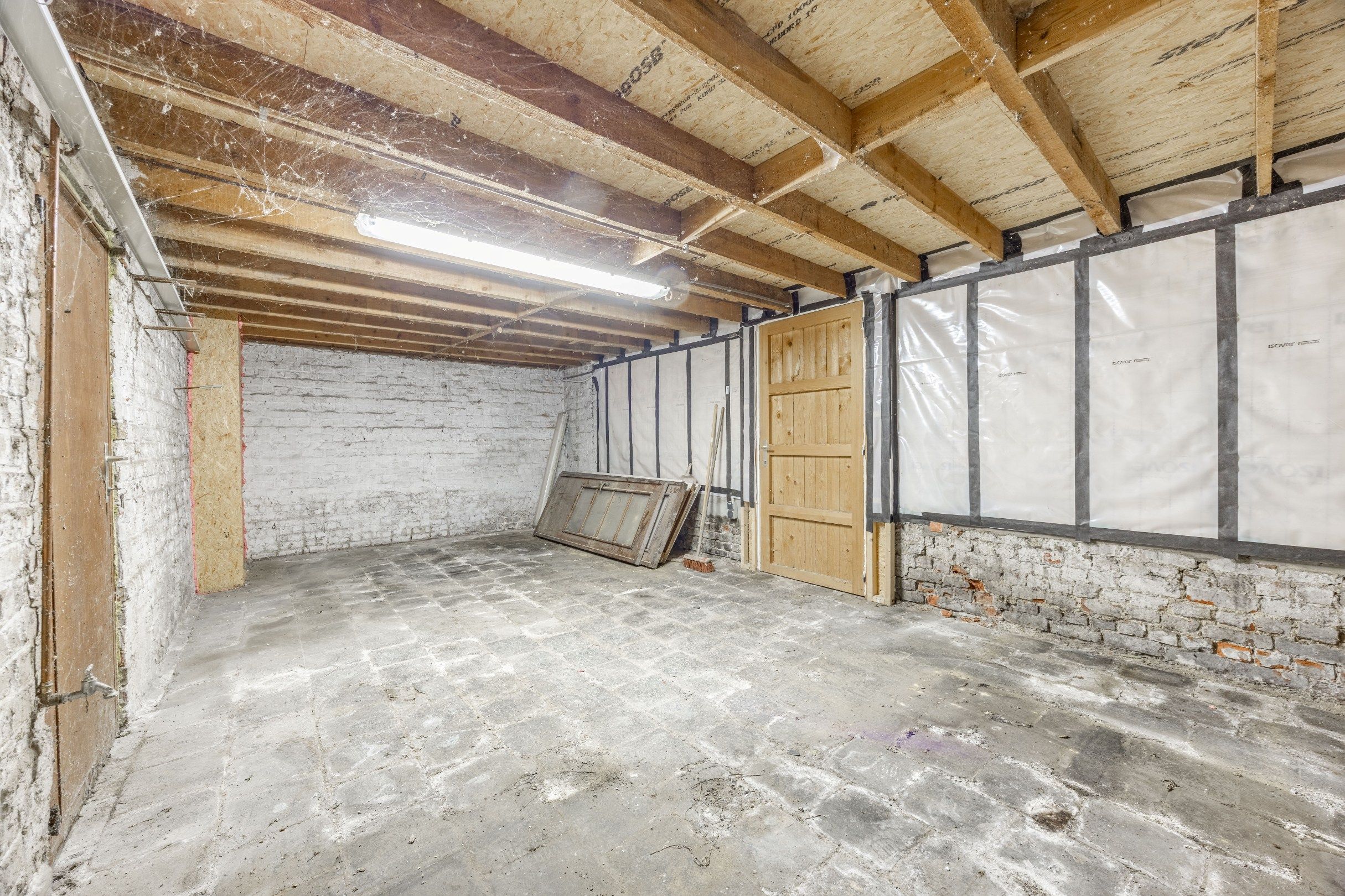 CENTRAAL GELEGEN HANDELSPAND MET TAL VAN MOGELIJKHEDEN IN ZWEVEGEM! foto 14