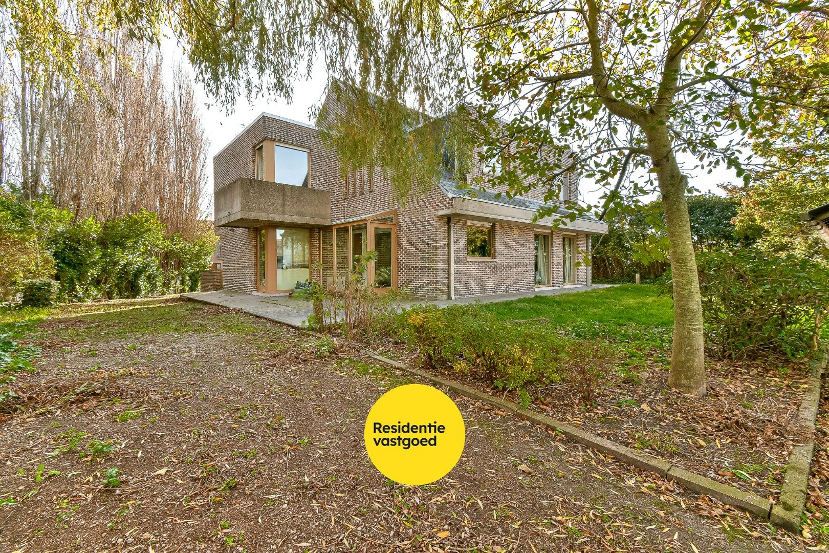 Rustig gelegen open bebouwing met grote tuin en veel ruimte foto 3