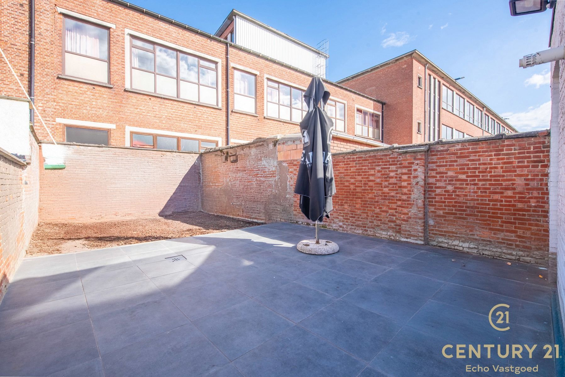 Ruime, gerenoveerde woning met 4 slpk en stadstuin foto 10