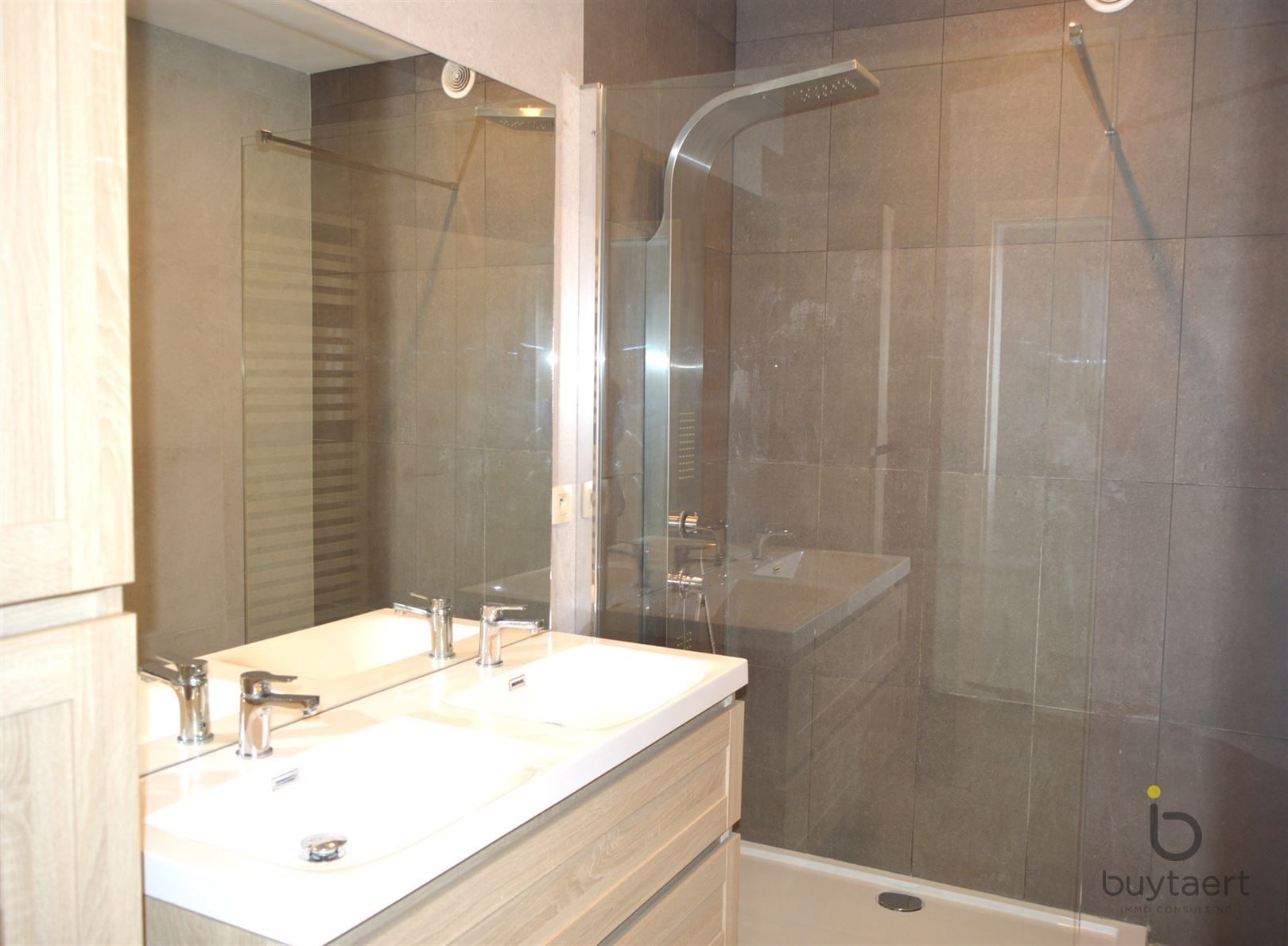 Instapklaar appartement aan de Vaart te Schoten foto 8
