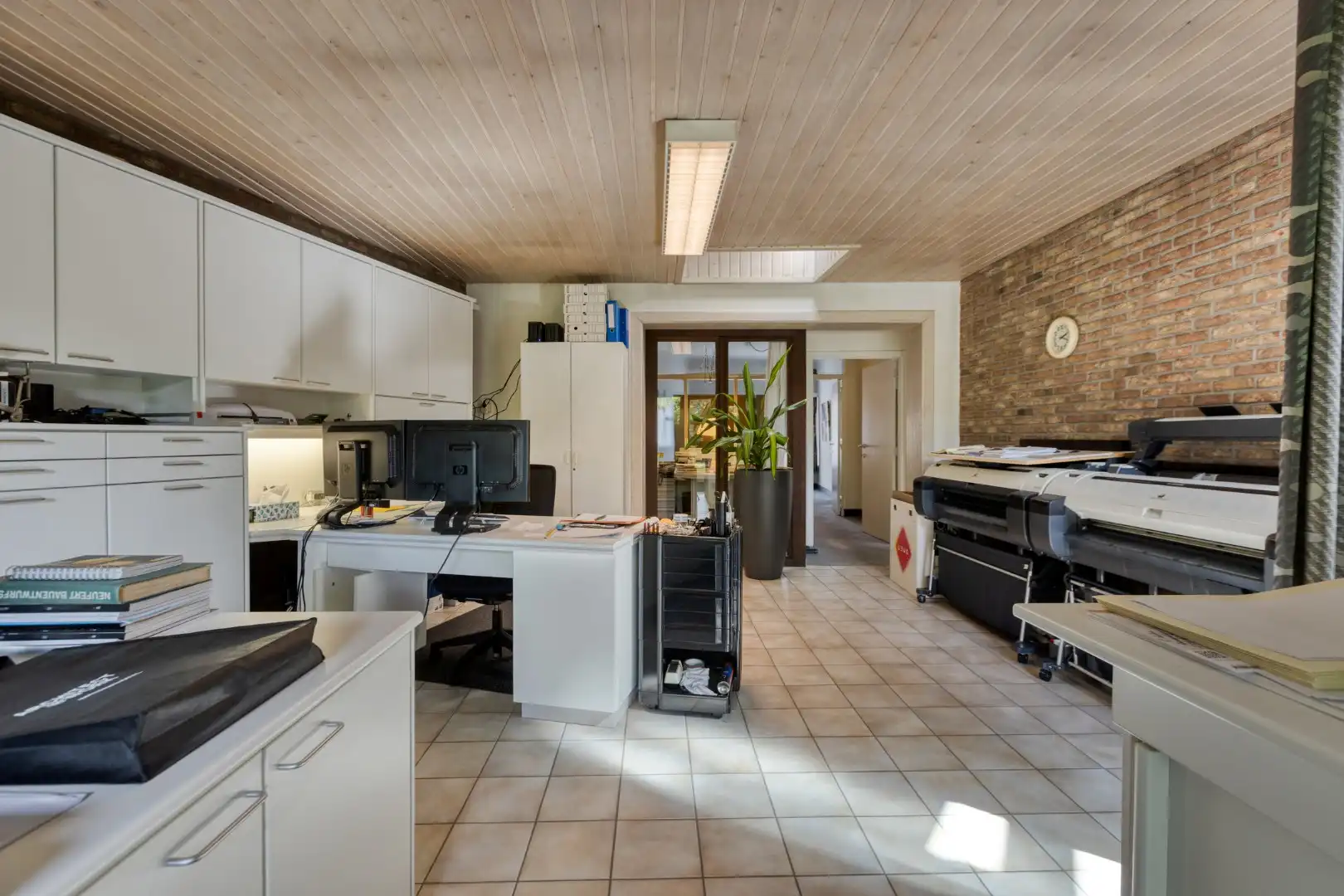 Ruim ingedeelde woning met oa 3 slpks op een gunstige locatie in het centrum foto 9