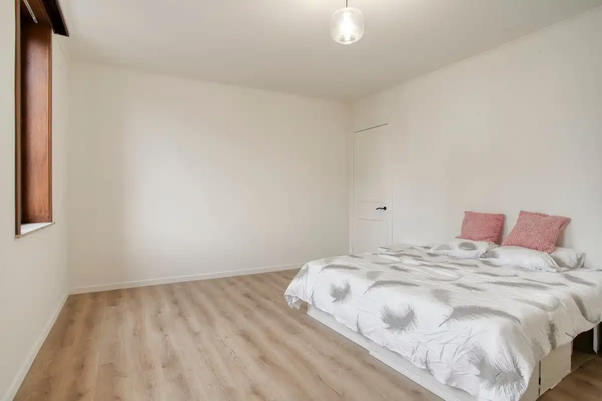  Prachtig vernieuwde woning te koop in centrum Kortrijk foto 12