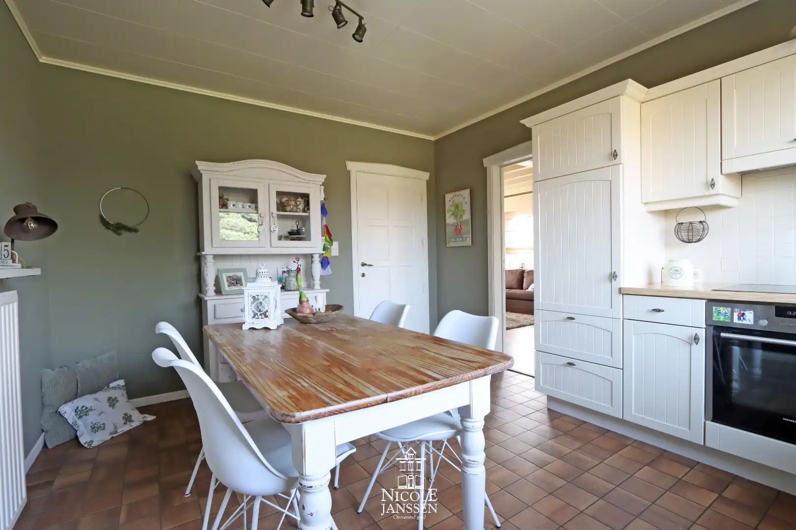 Mooi, verzorgd vrijstaand huis met drie slaapkamers  foto 14